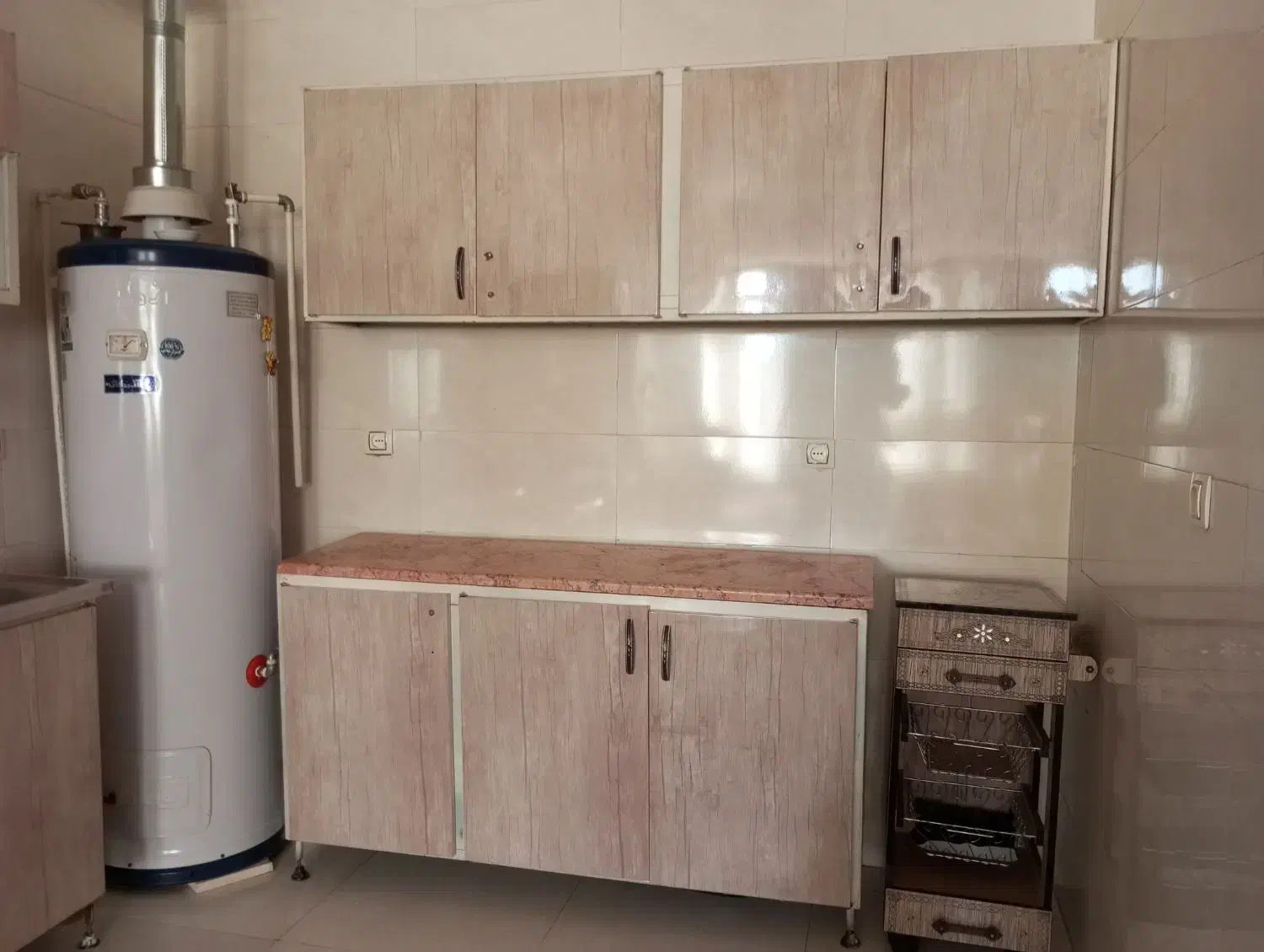 کابینت فلزی به همراه سینک ،آبچکان و سنگ|مصالح و تجهیزات ساختمان|صحنه, |دیوار