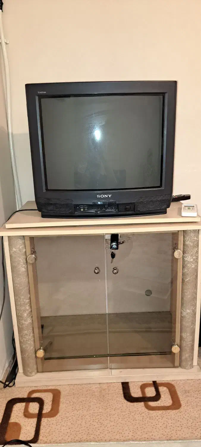 تیلویزون مارک سونی ۲۱ اینج دو عدد دستگاه ومیز|تلویزیون و پروژکتور|تهران, هروی|دیوار