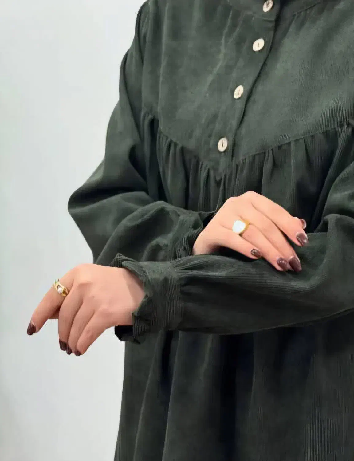 مانتو پاییزه. یقه چین‌|لباس|ری, دیلمان|دیوار