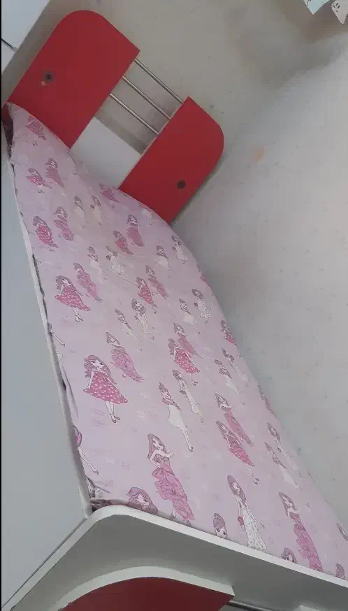 تخت نوزاد و نوجوان بهمراه پاتختی|تخت و سرویس خواب|مراغه, |دیوار