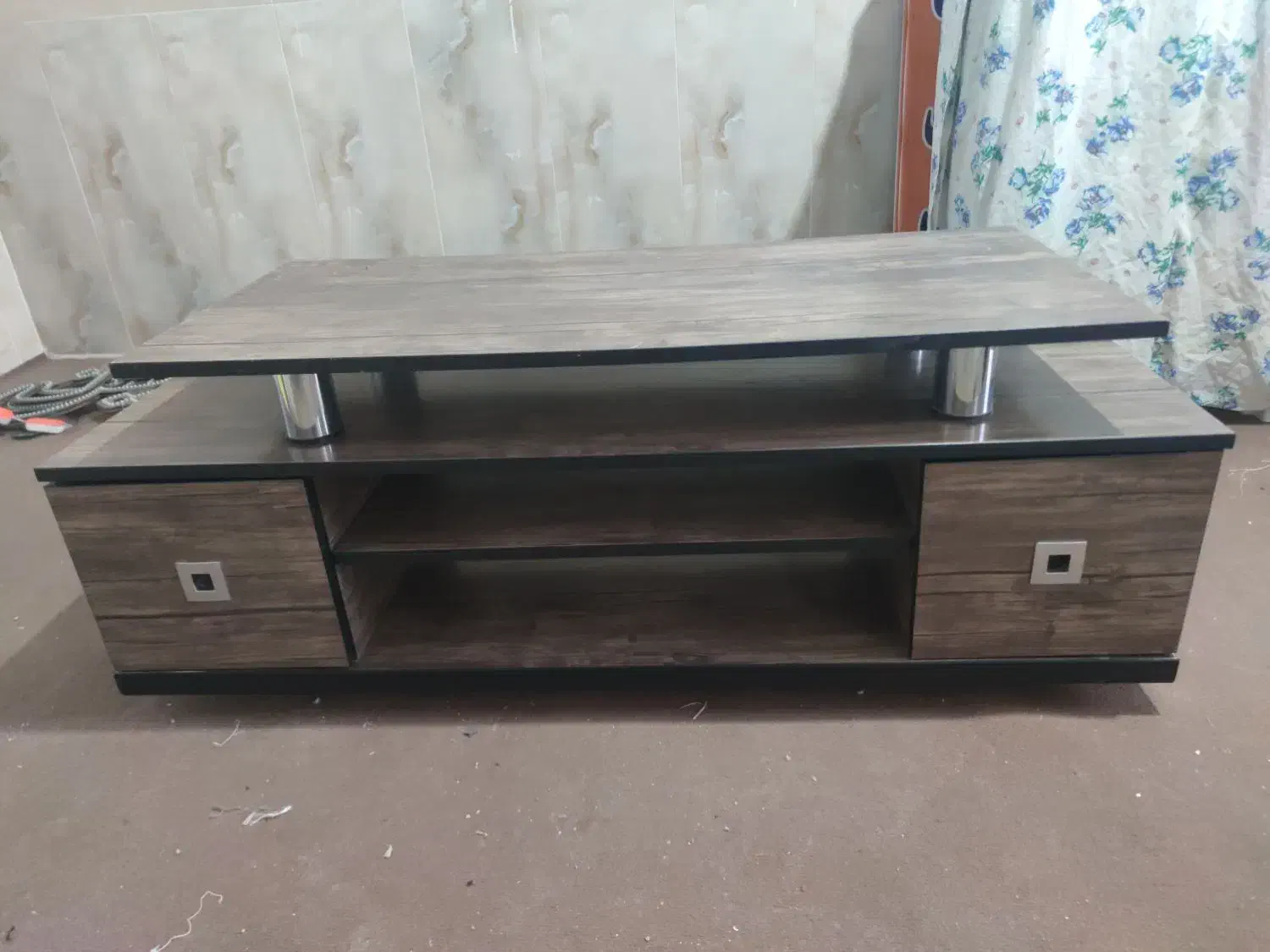 میز تلویزیون و میز تحریر|میز تلویزیون|چهارباغ, |دیوار