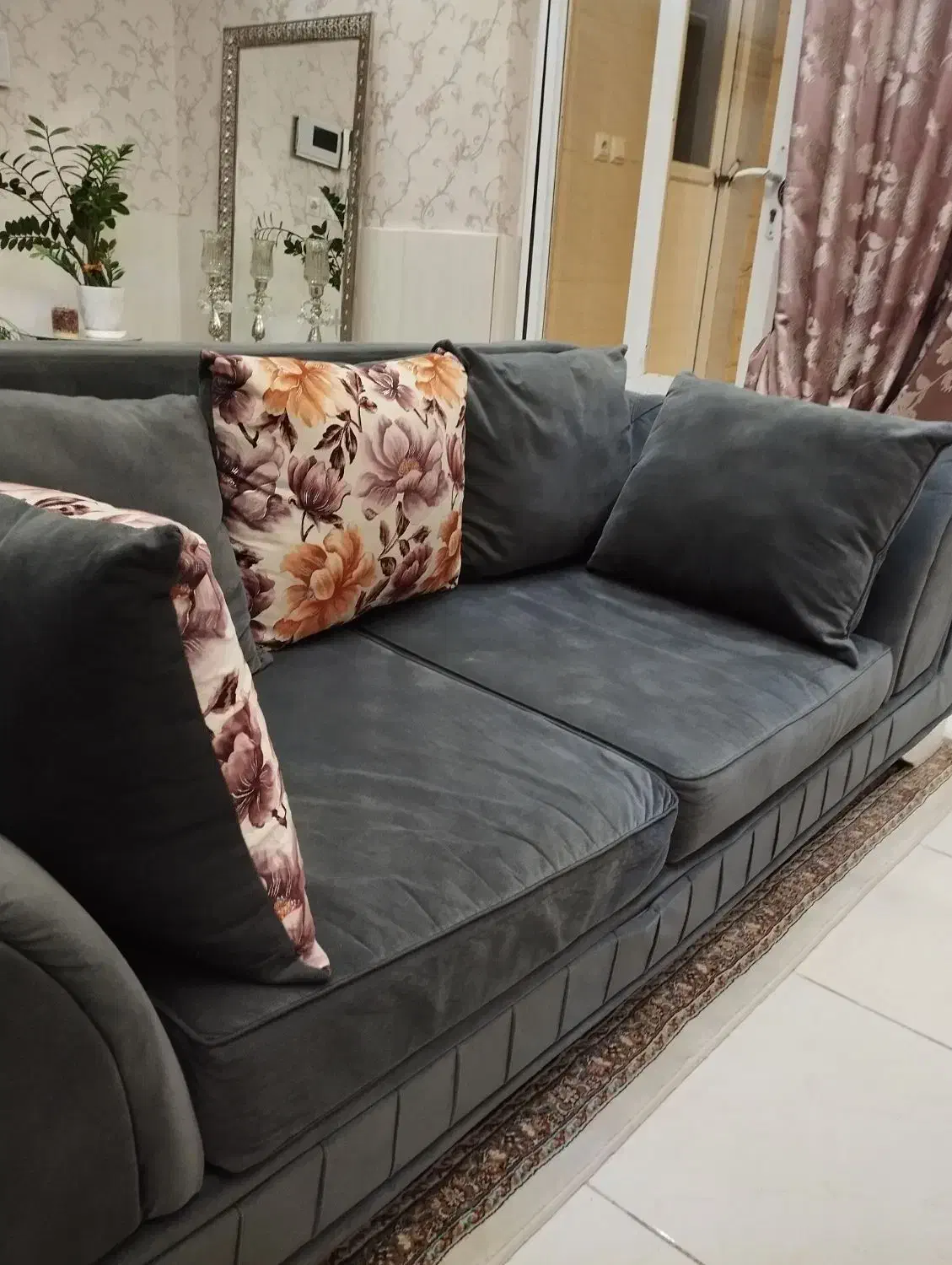 مبل راحتی ....|مبلمان خانگی و میز عسلی|کرمانشاه, |دیوار