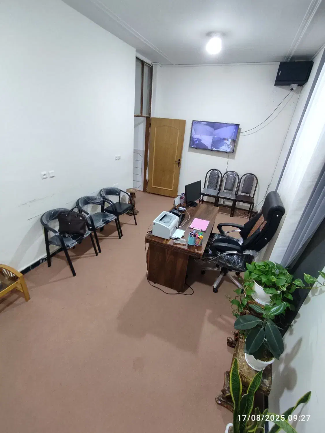 استخدام خانم جهت کار در سالن مطالعه|استخدام آموزشی|جیرفت, |دیوار