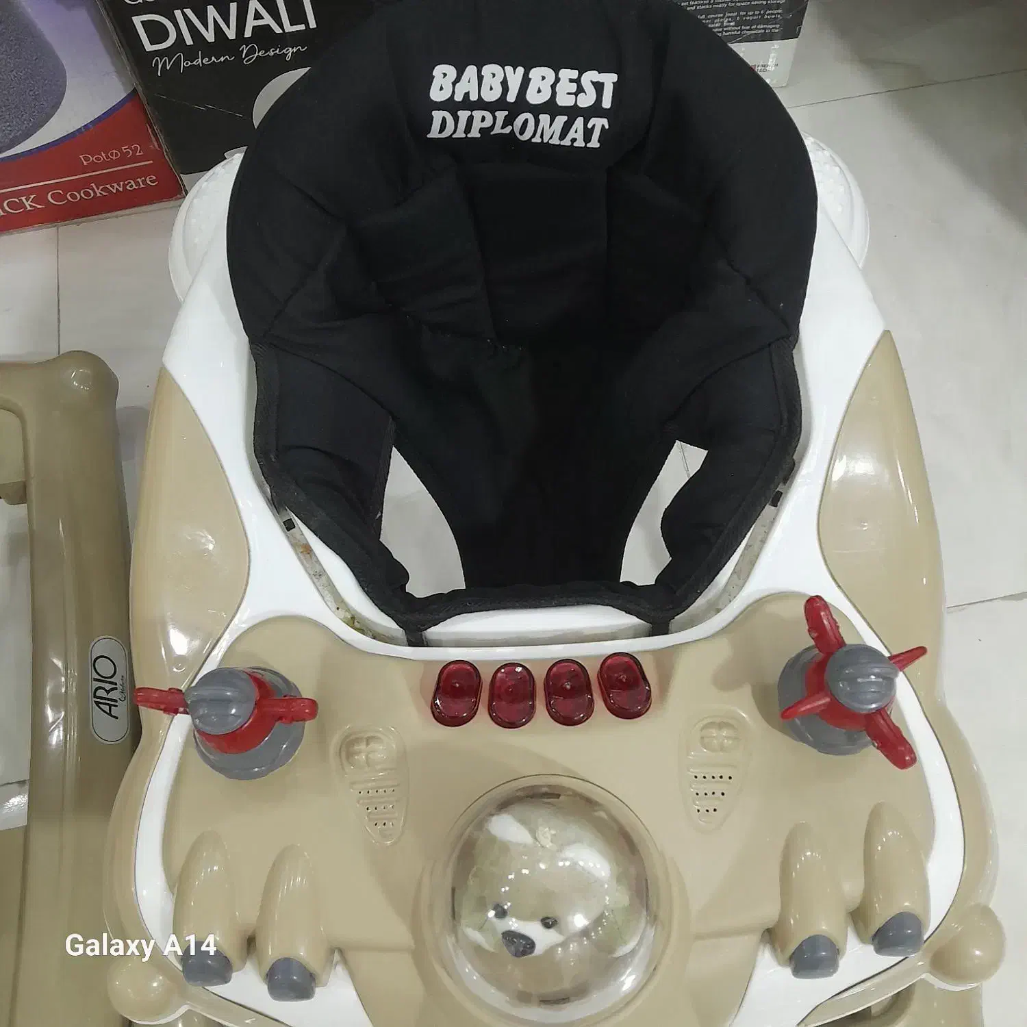 روروئک و واکر|کالسکه و لوازم جانبی|باغستان, |دیوار