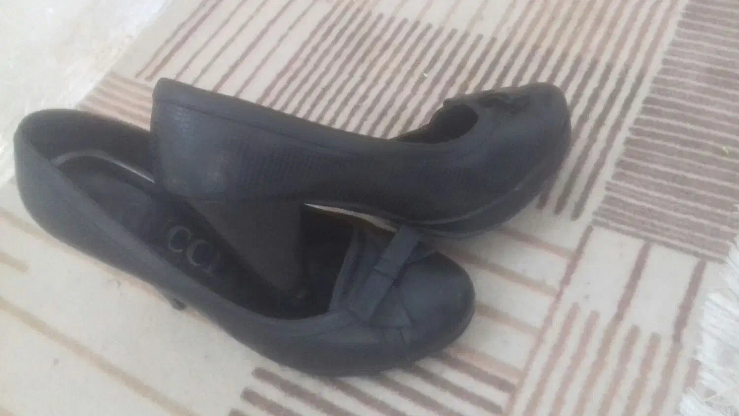 یک عددکیف یک جفت کفش مجلسی|کیف، کفش، کمربند|نیشابور, دربقاضی|دیوار