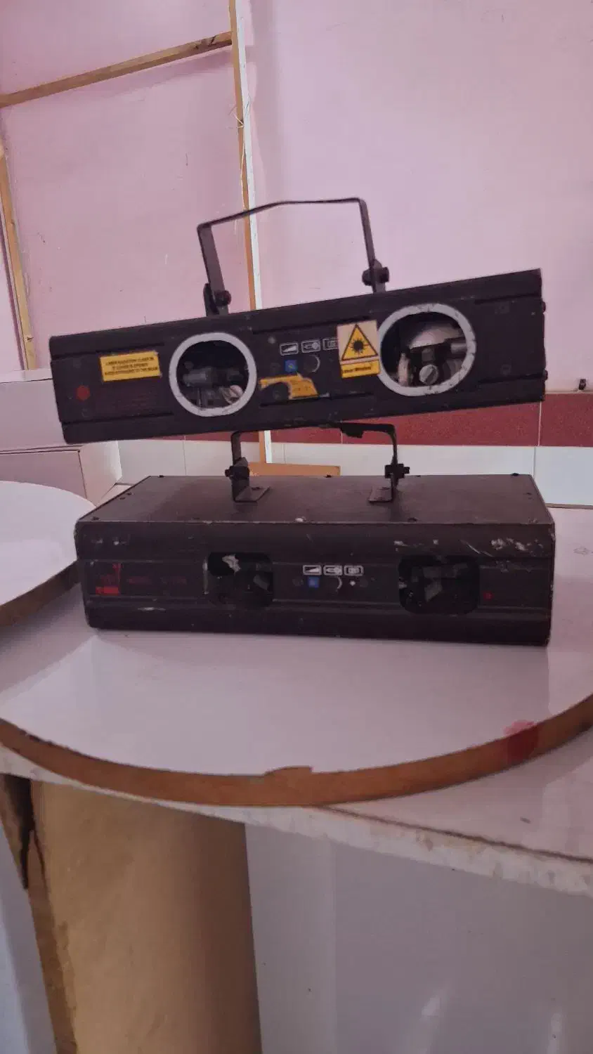 چند عدد وسایل رقص نور|صوتی و تصویری|سورک, |دیوار