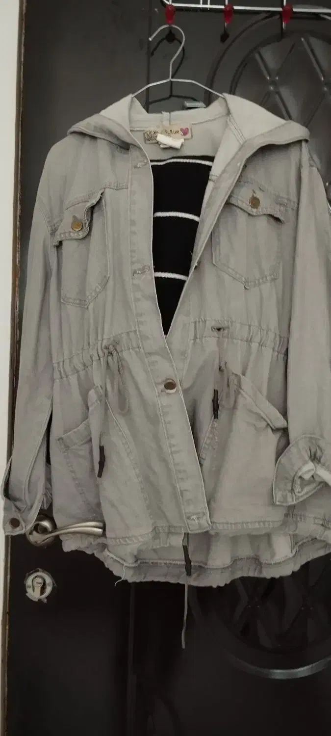 کت لی|لباس|قم, سید معصوم|دیوار