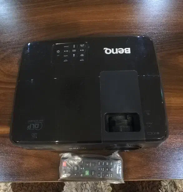 ویدئو پرژکتور بنکیو و پرده نمایش آکبند|تلویزیون و پروژکتور|فردیس, شهرک راه آهن|دیوار