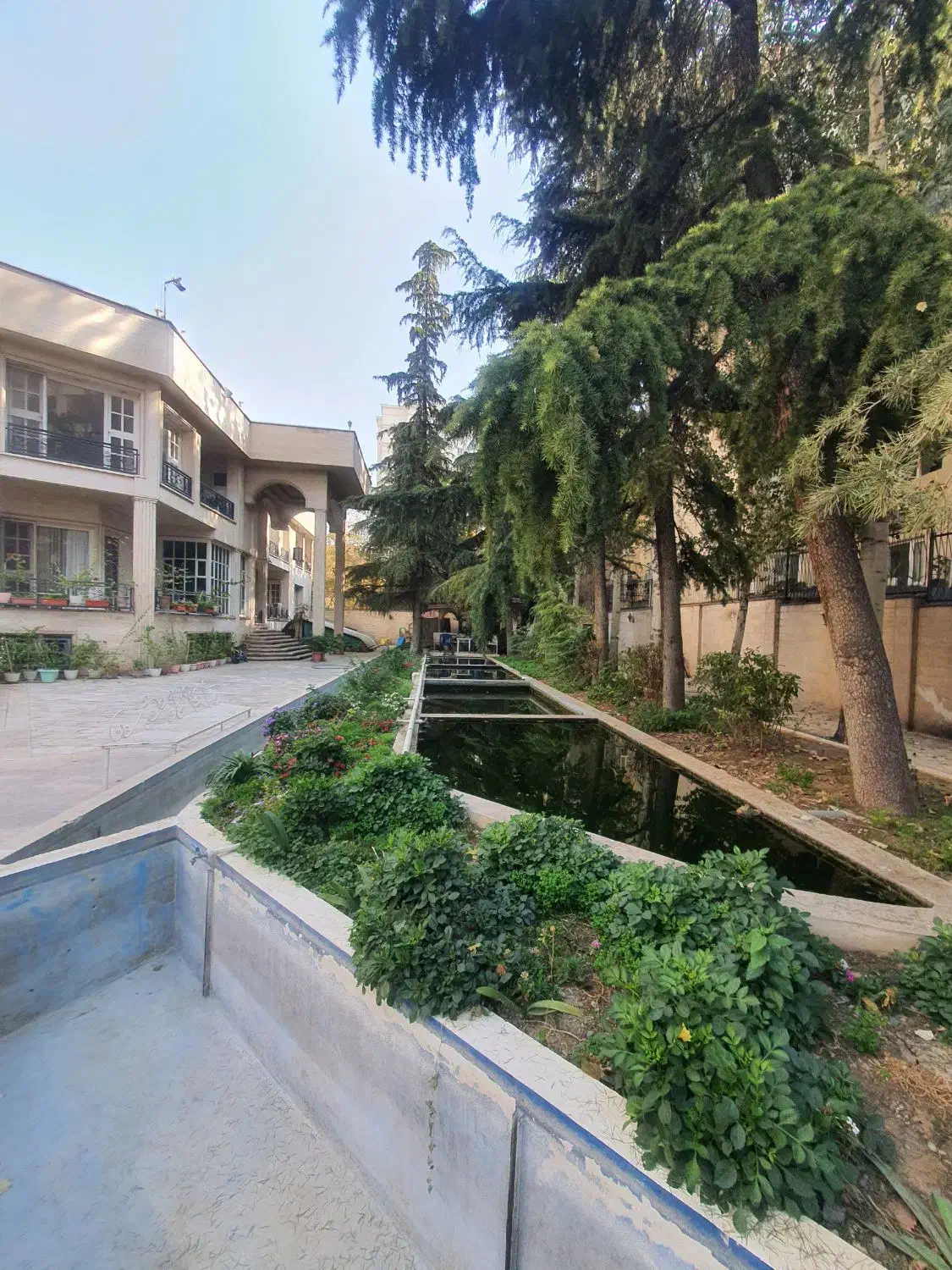 ۲۷۰ متر آپارتمان ویلا نیاوران .مجرد