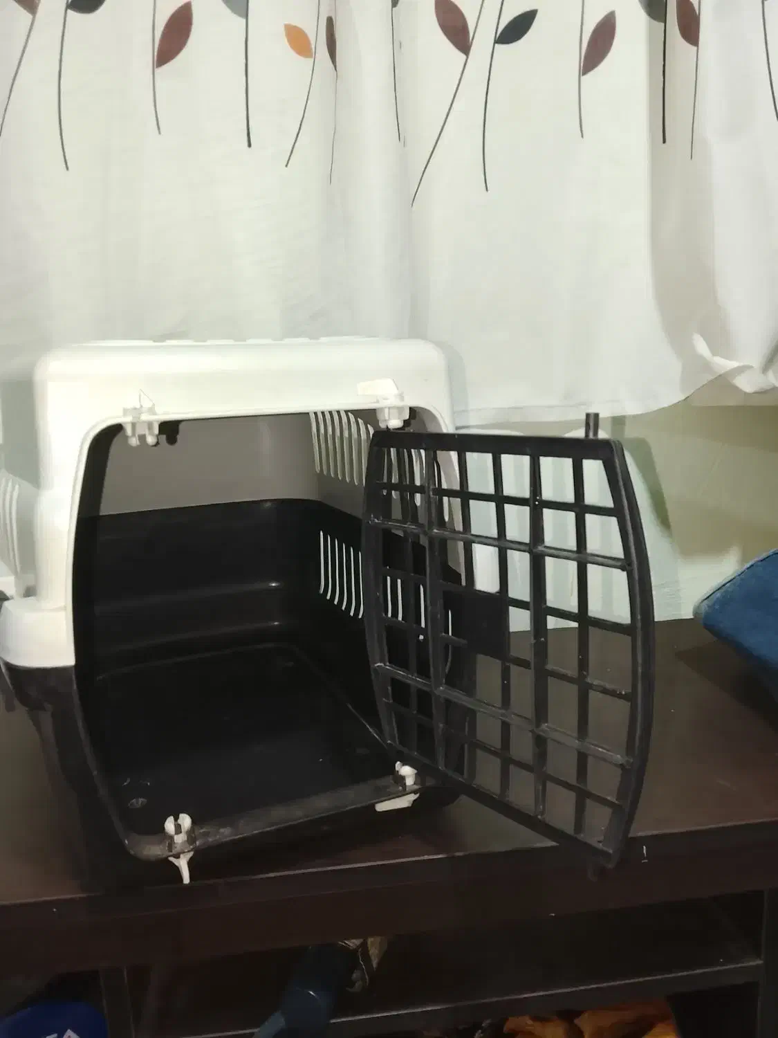 باکس سگ ها و گربه خانگی ، همراه با ظرف غذا استیل|لوازم جانبی حیوانات|تولم شهر, |دیوار