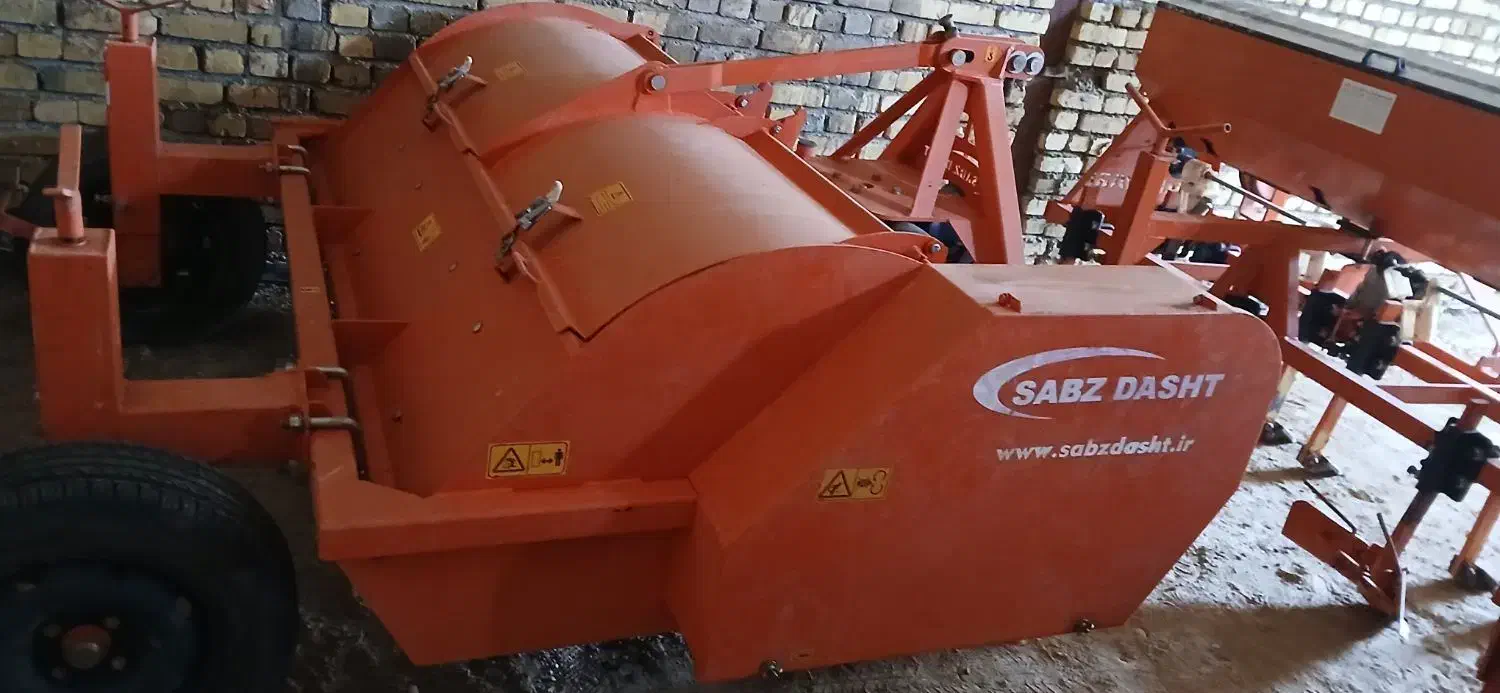 چهار عدد وسایل سیب زمینی در حدنو نوسیبکار فارو سرز|ماشین‌آلات صنعتی|لالجین, |دیوار