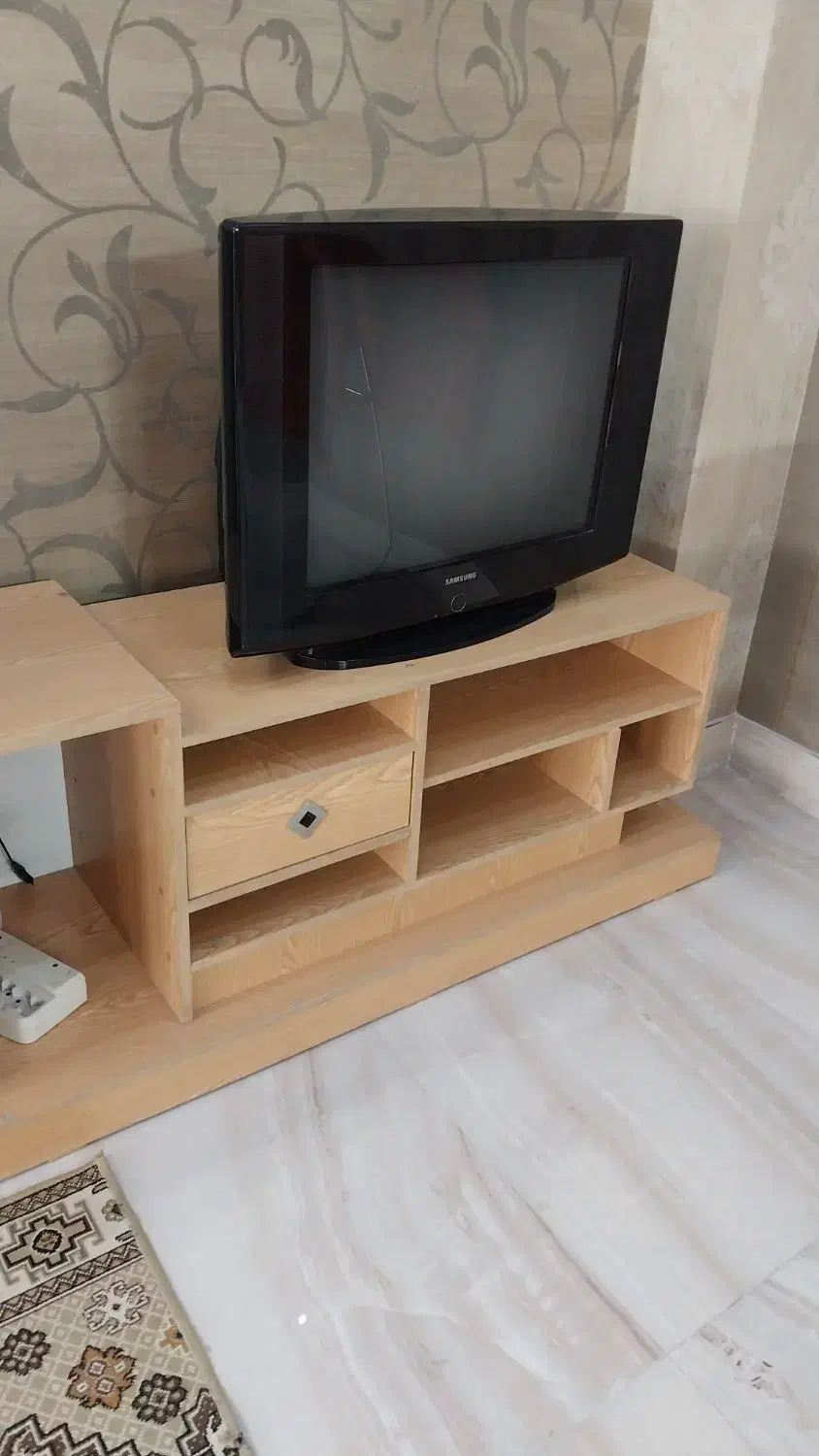 تلوزیون و میز تلوزیون|تلویزیون و پروژکتور|ورامین, ورامین|دیوار