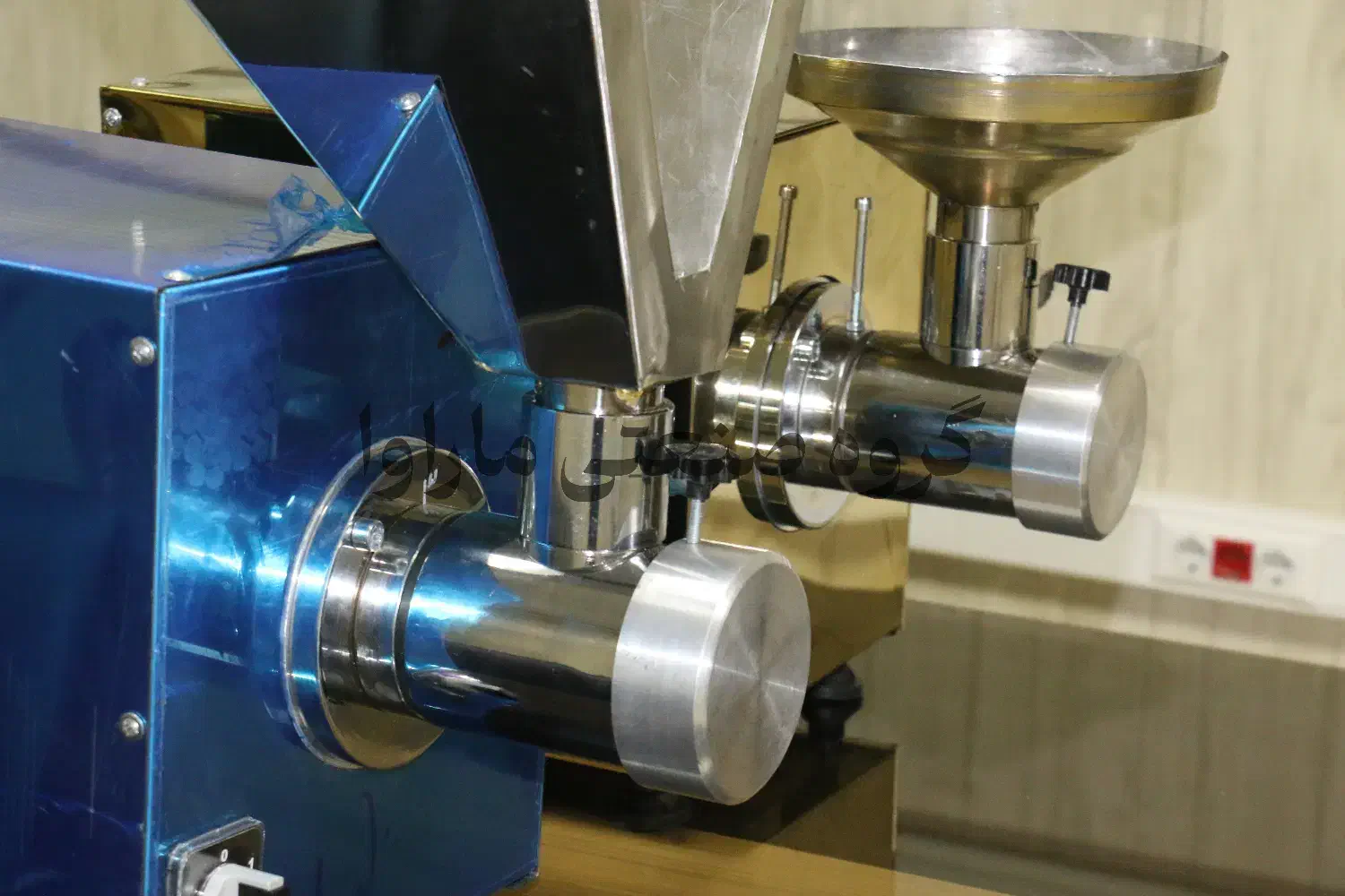 دستگاه کره گیر ارده بادام زمینی فندق مغزیجات گیری|ماشینآلات صنعتی|سنندج, |دیوار