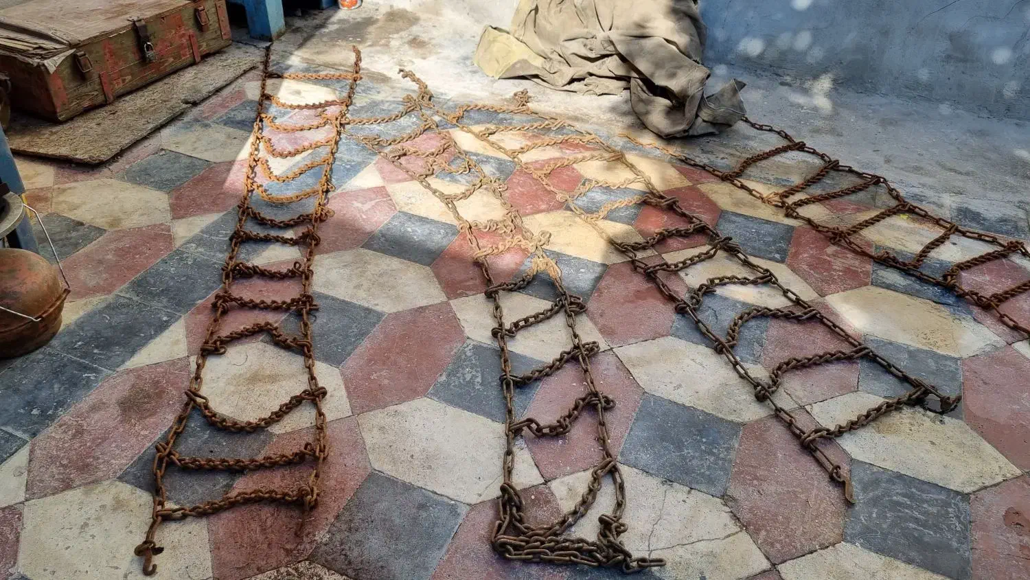 فروش فوری زنجیر چرخ برای بنز خاور ایسوز و الوندغیر|قطعات یدکی و لوازم جانبی|شیراز, زرهی|دیوار