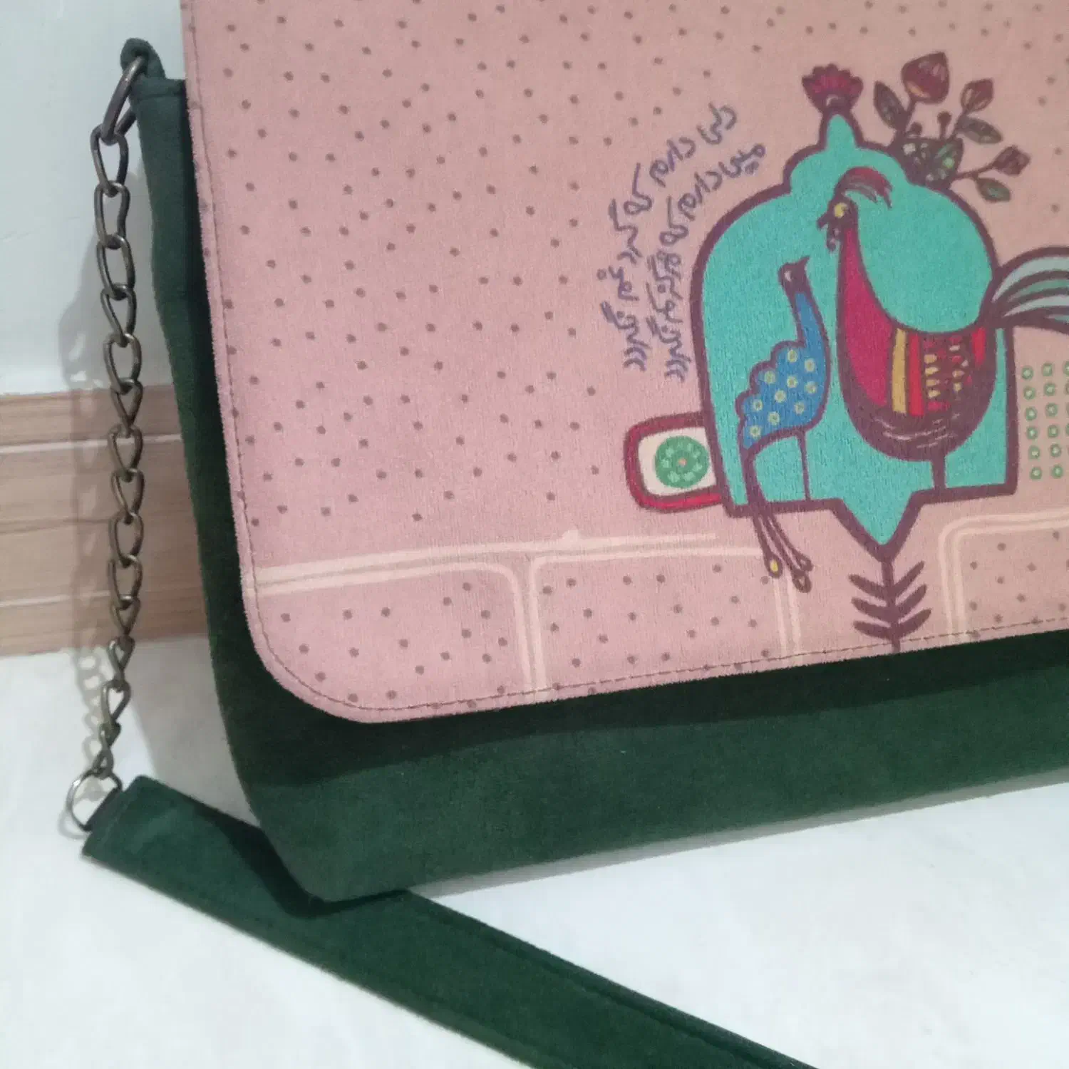 کیف|کیف، کفش، کمربند|باغستان, |دیوار