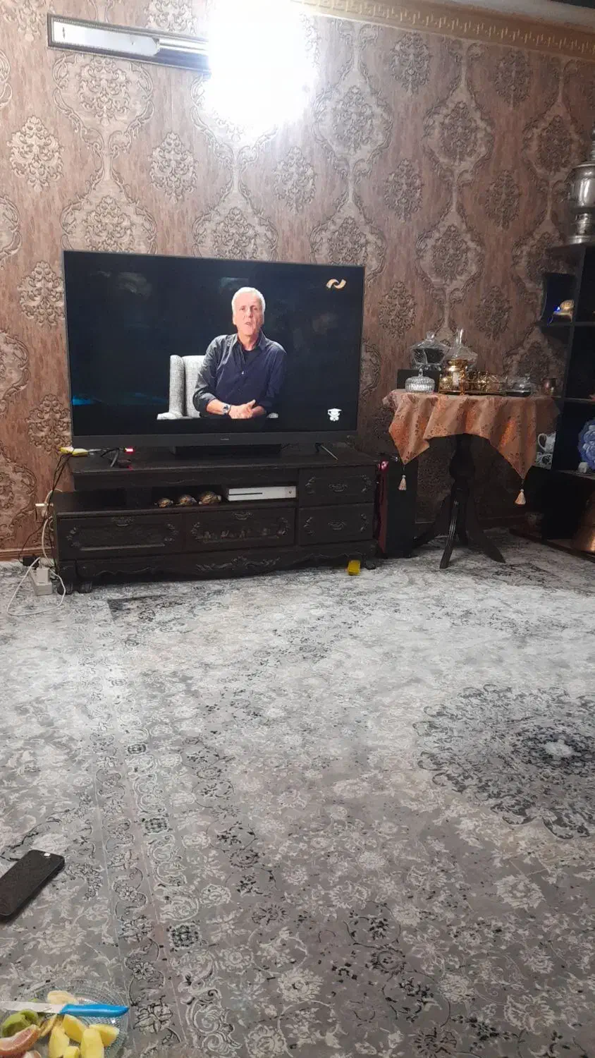 میزTV|میز تلویزیون|تهران, فلسطین (میدان انقلاب)|دیوار