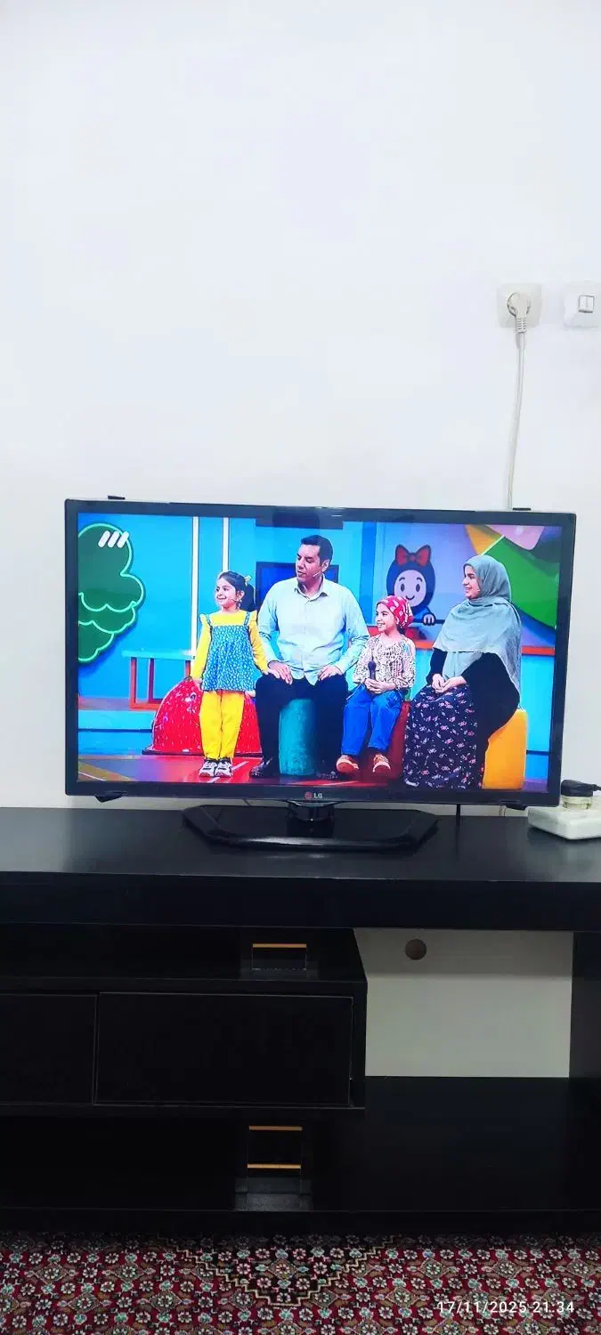 تلویزیون ال جی 32 اینچ دهگلان|تلویزیون و پروژکتور|سنندج, |دیوار