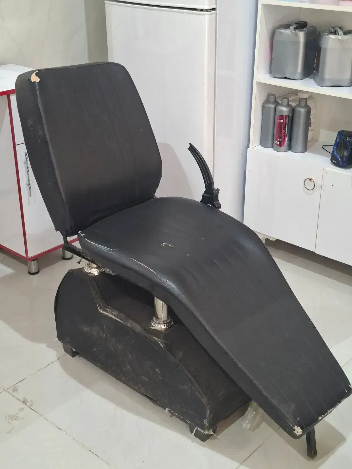 لوازم آرایشگاهی|آرایشگاه و سالن‌های زیبایی|خوی, |دیوار