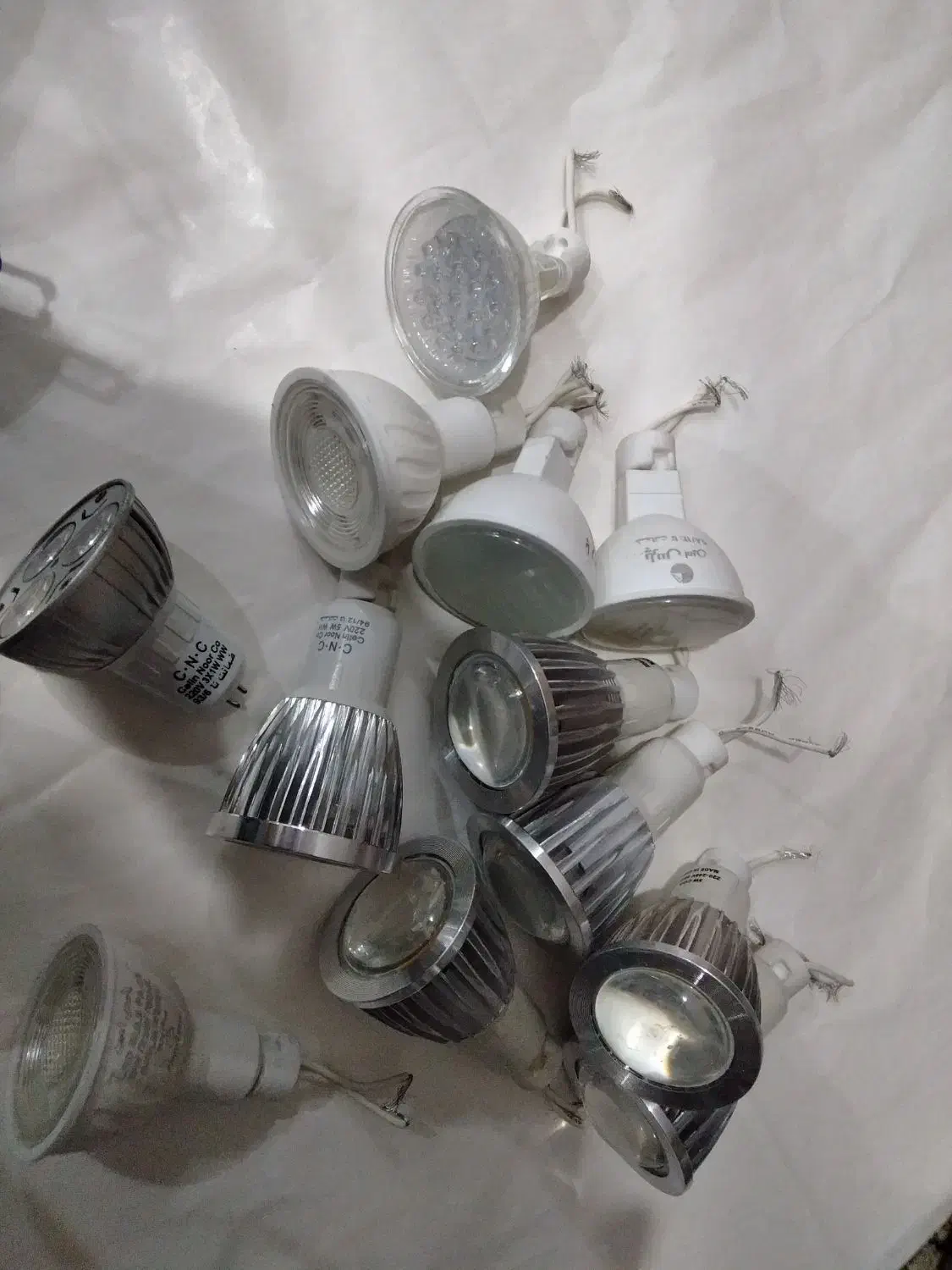 فرم هالوژن ولامپ هالوژن باسوکت لامپ|لامپ و چراغ|شهریار, شهرک امیریه|دیوار