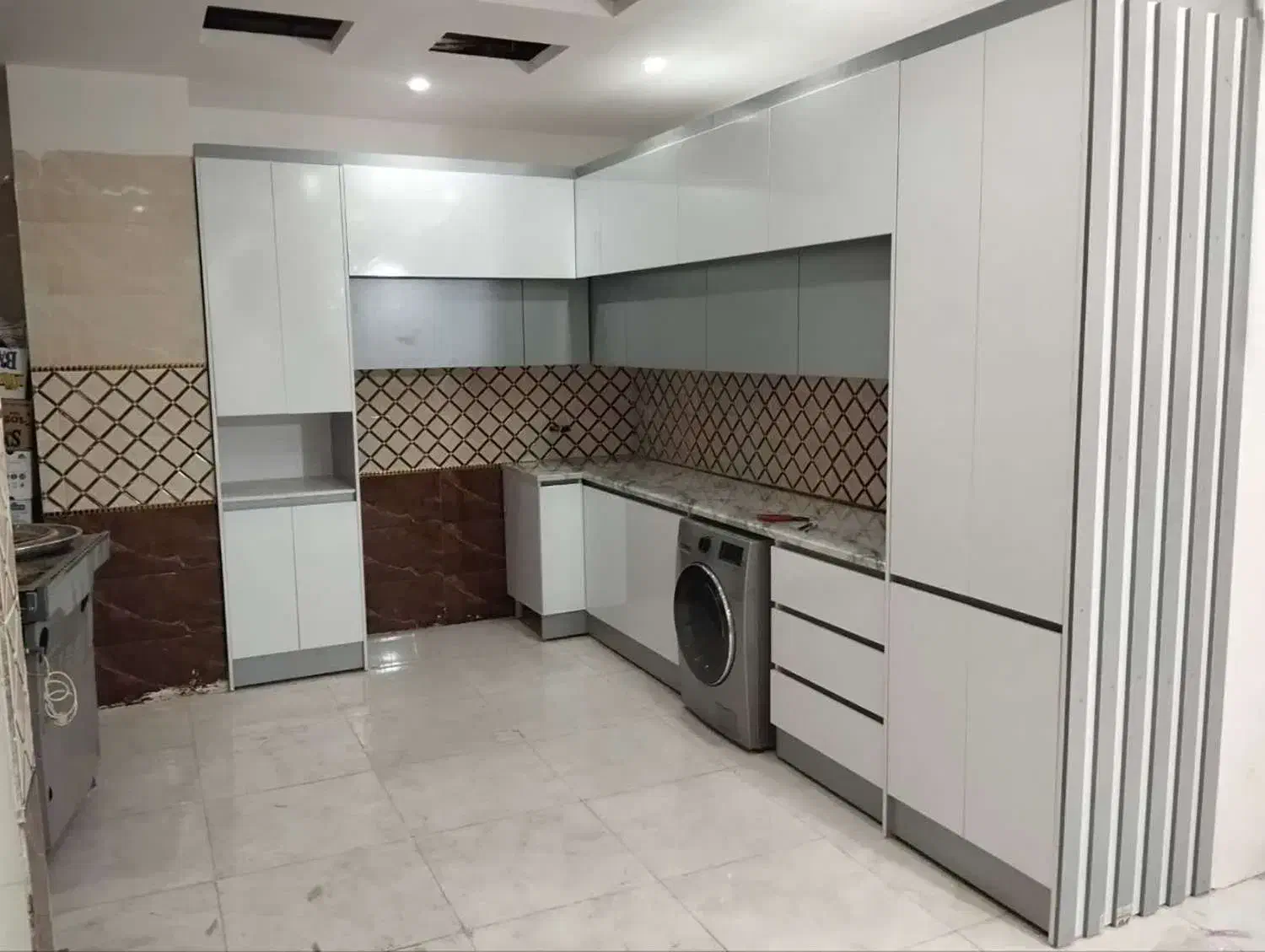 high gloss//براق و آینه‌ای//کابینت اماده کدkc520|مصالح و تجهیزات ساختمان|صحنه, |دیوار