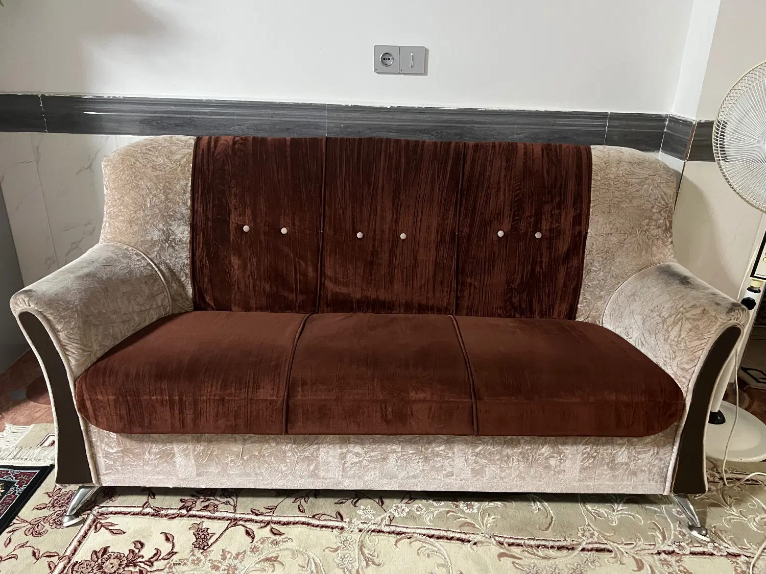 مبل|مبلمان خانگی و میز عسلی|گلوگاه بابل (گلیا), |دیوار