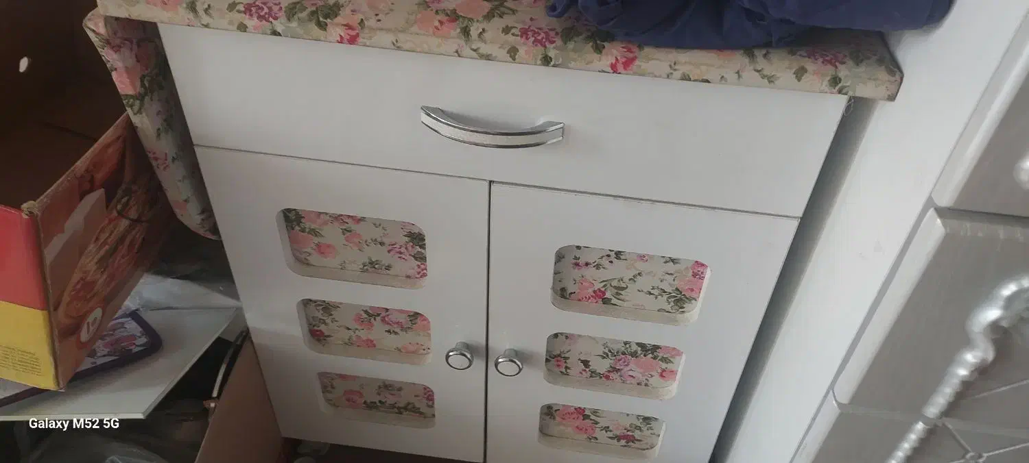 میز اتو و چرخ خیاطی نو و سالم|اتو و لوازم اتو|ری, سیزده آبان|دیوار