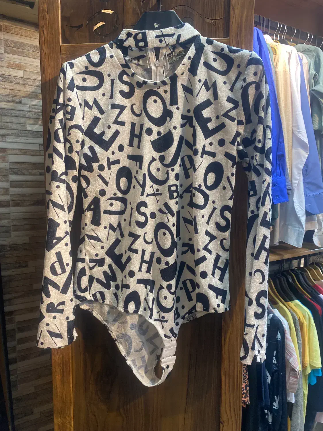 بادی مخمل|لباس|رشت, چمارسرا|دیوار