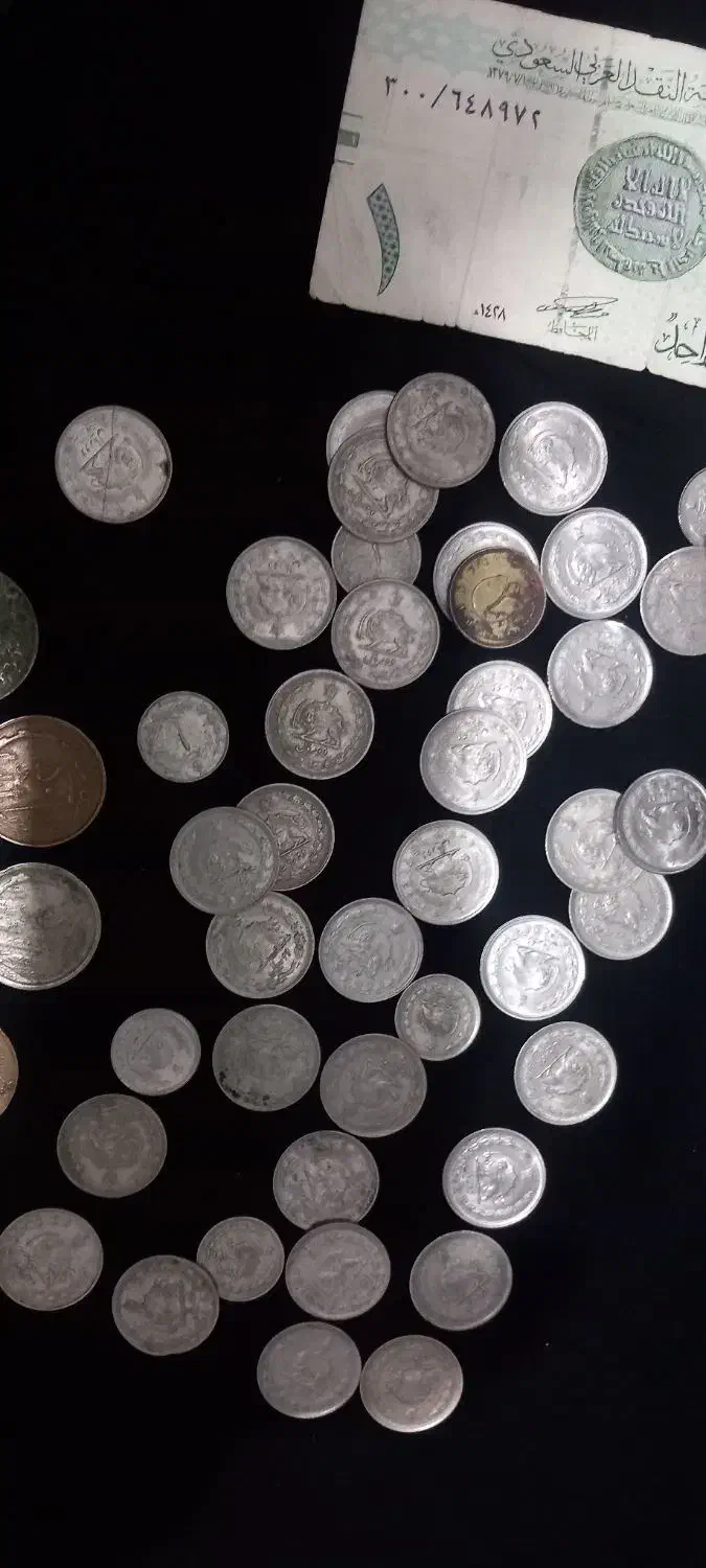 تعدادی سکه، اسکناس هم نقره همه مدل|کلکسیون سکه، تمبر، اسکناس|کرمان, |دیوار