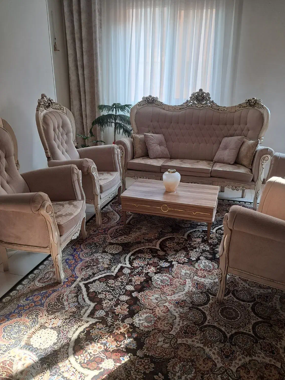 مبل ۹ نفره کلاسیک|مبلمان خانگی و میز عسلی|شاهینشهر, مسکن مهر|دیوار