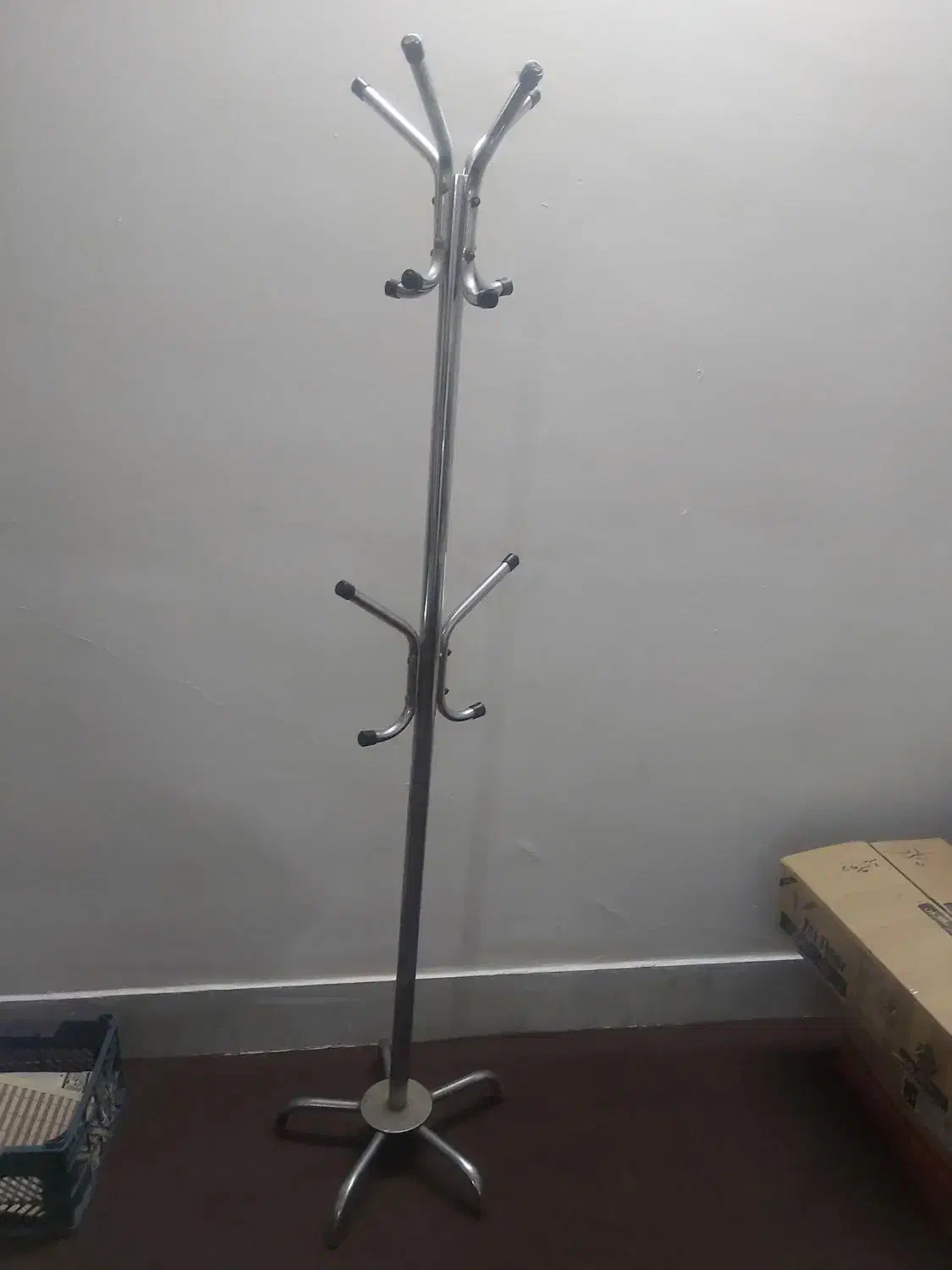 جالباسی|بندرخت و رخت‌آویز|زاهدان, |دیوار