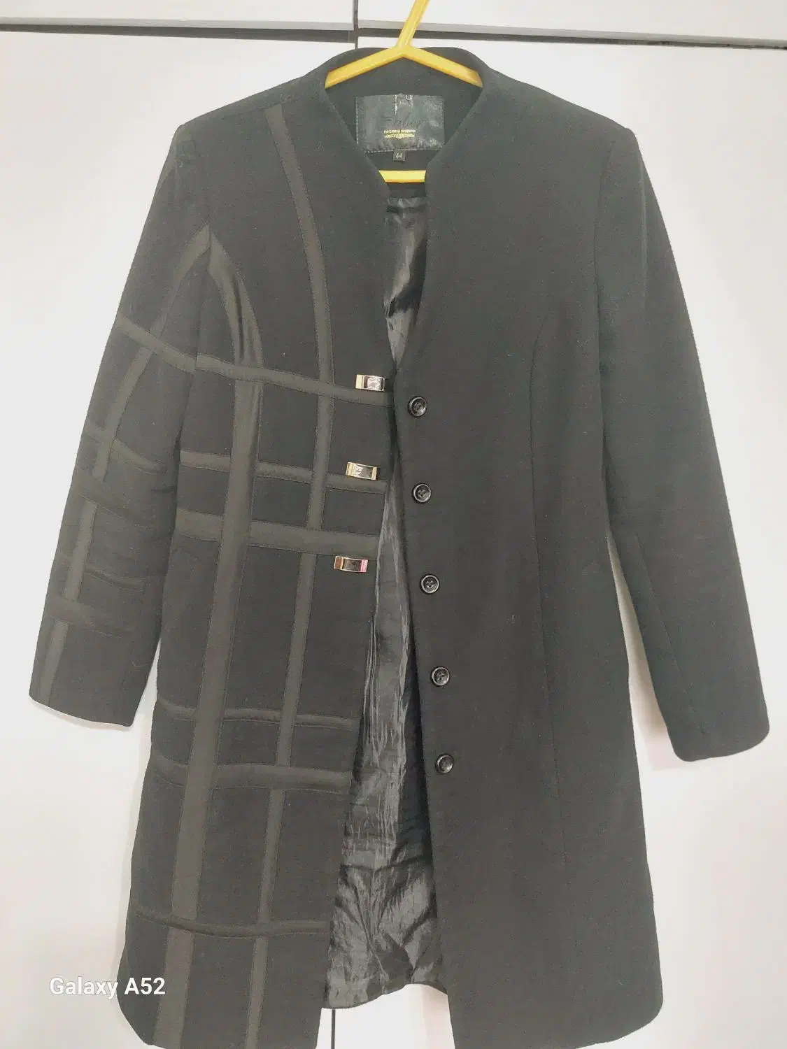 پالتو|لباس|بندر انزلی, ساحل قو|دیوار