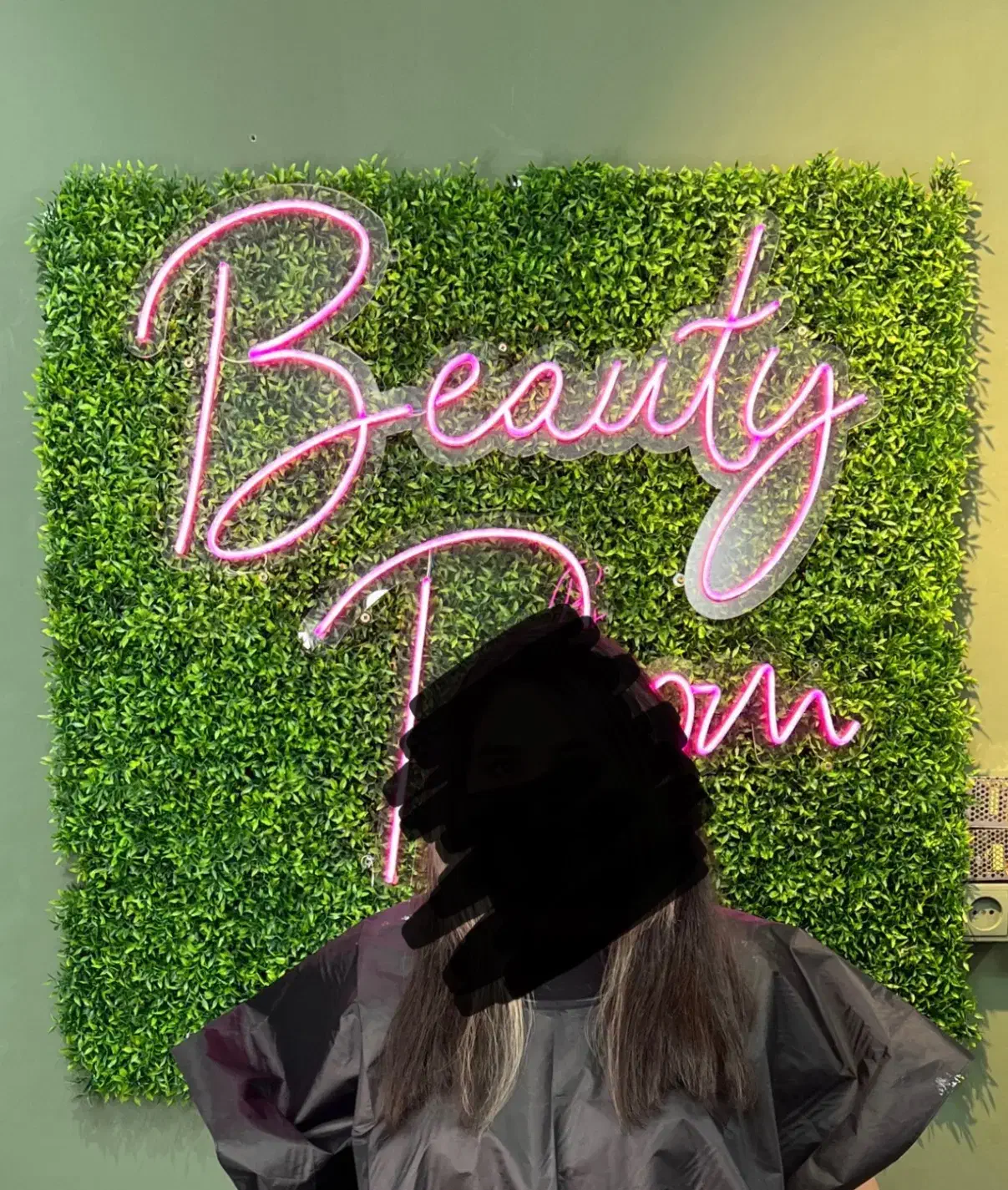 چمن مصنوعی و نئون|آرایشگاه و سالن‌های زیبایی|بیرجند, |دیوار