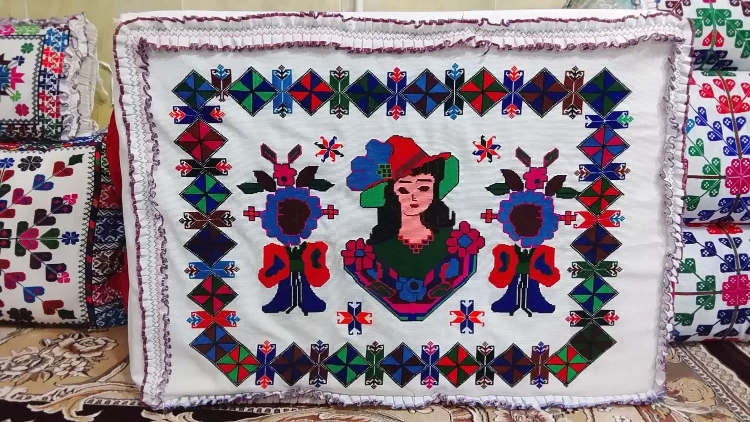 پشتی دست دوز|پشتی|بیرجند, |دیوار