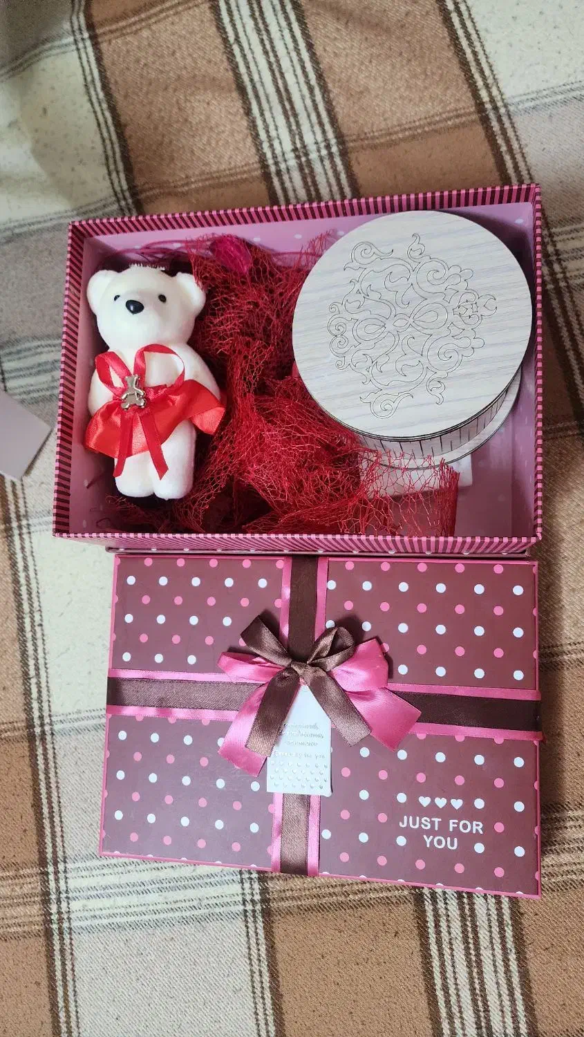 گل رز مصنوعی و باکس گل و هدیه|گل مصنوعی|قم, سراجه (۱۵ خرداد)|دیوار