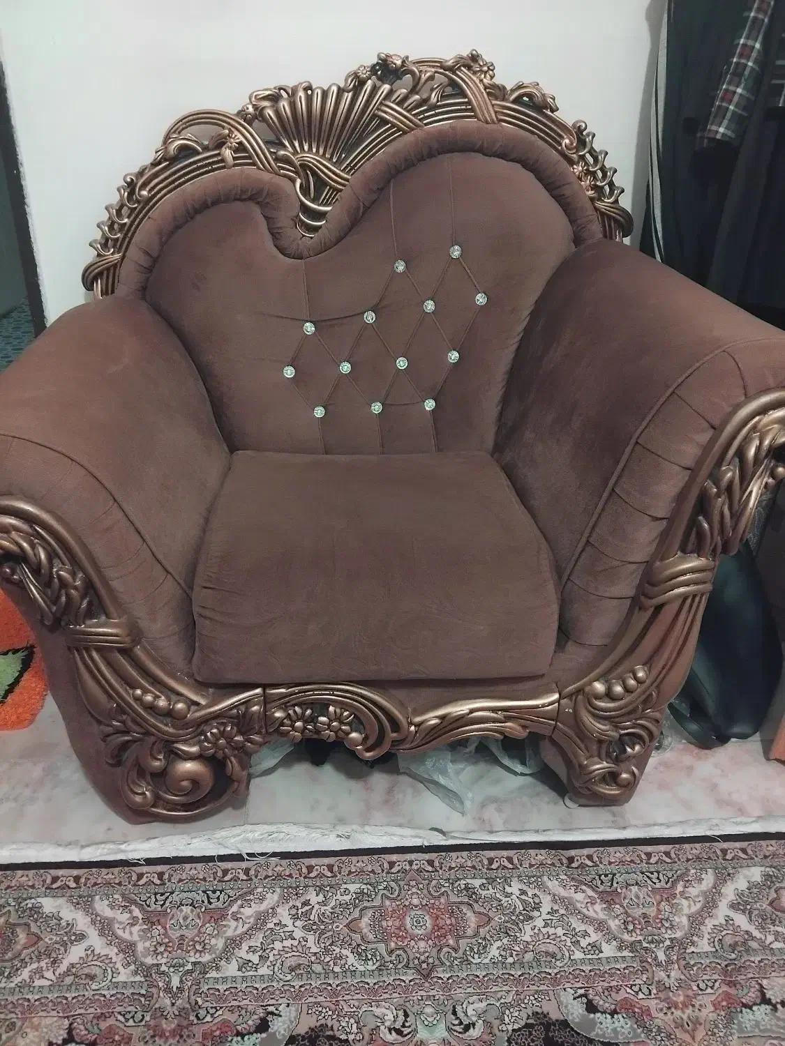 نیم ست مبل راحتی تاجدار در حد نو و با دوام|مبلمان خانگی و میز عسلی|کرمانشاه, |دیوار