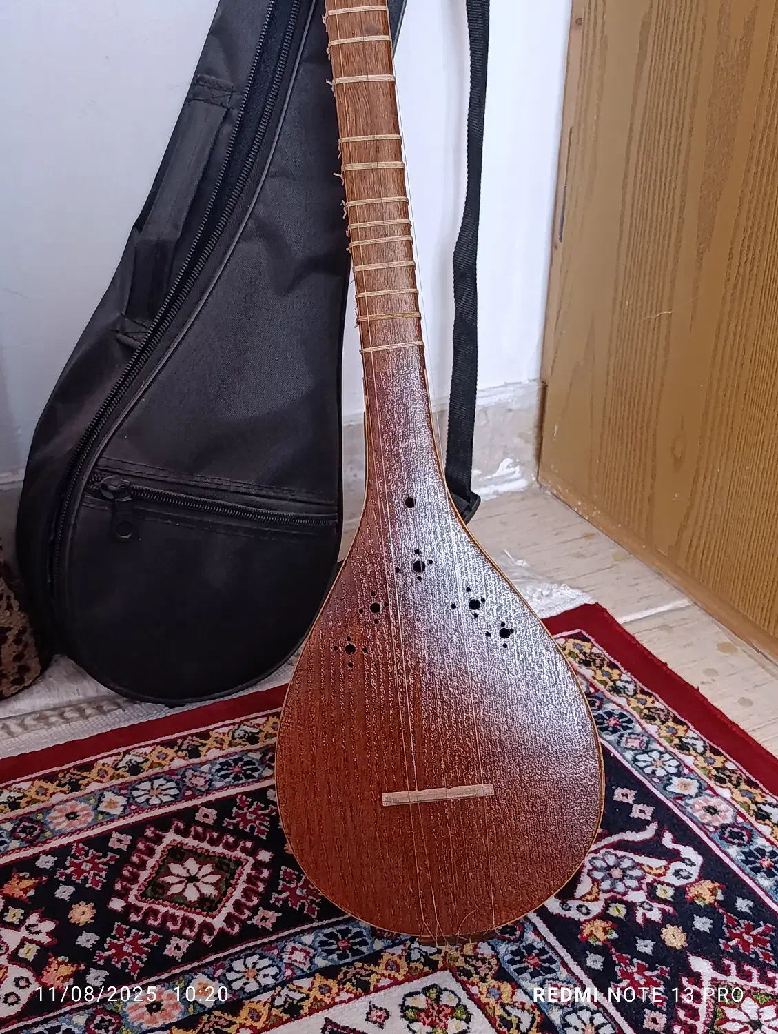 سه تار عروج|سازهای سنتی|شیراز, فرگاز|دیوار