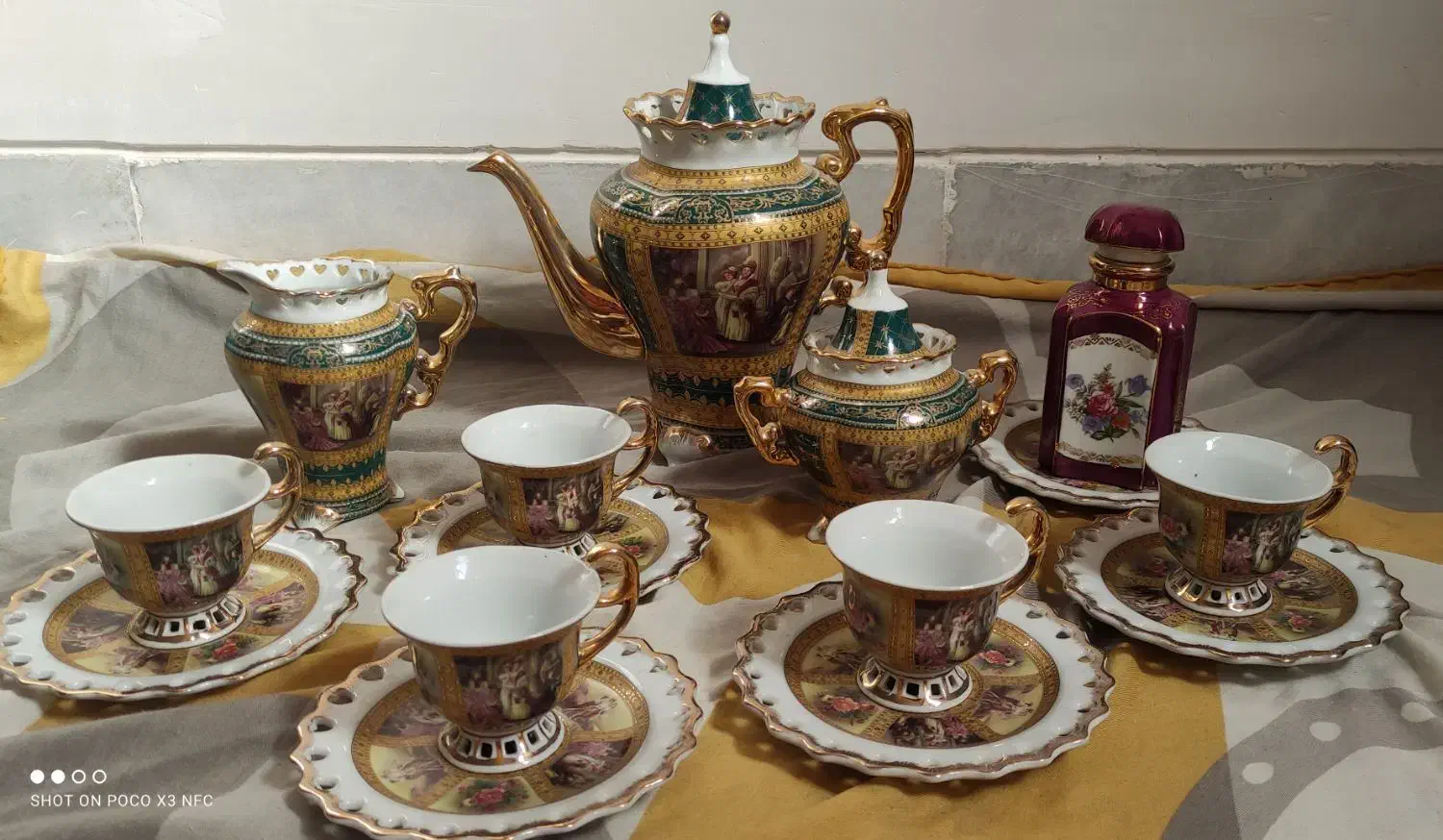 سرویس شیر خوری طلاکوب ژاپنی|ظروف سرو و پذیرایی|میبد, |دیوار