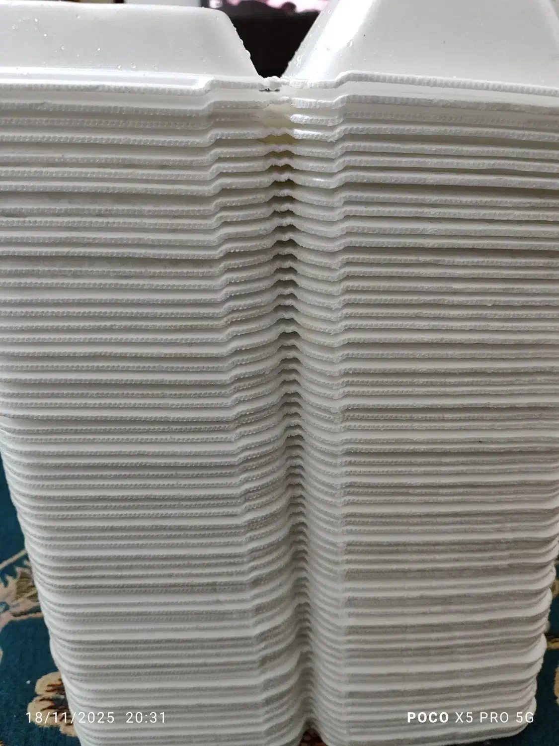 ظرف یک بار مصرف|ظروف نگهدارنده، پلاستیکی، یک‌بارمصرف|بومهن, |دیوار