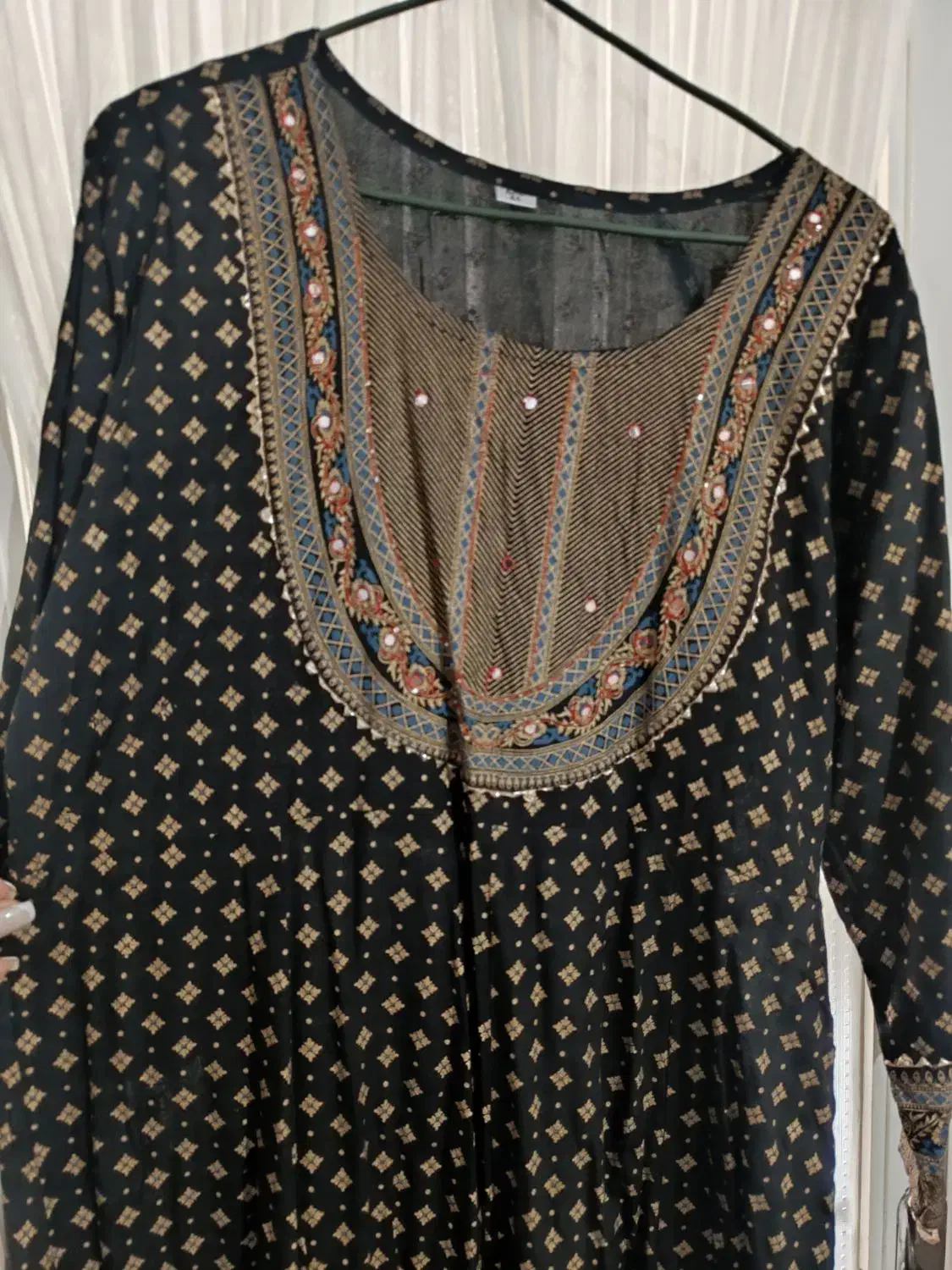 پیراهن هندی و پالتو|لباس|رشت, جهاد|دیوار