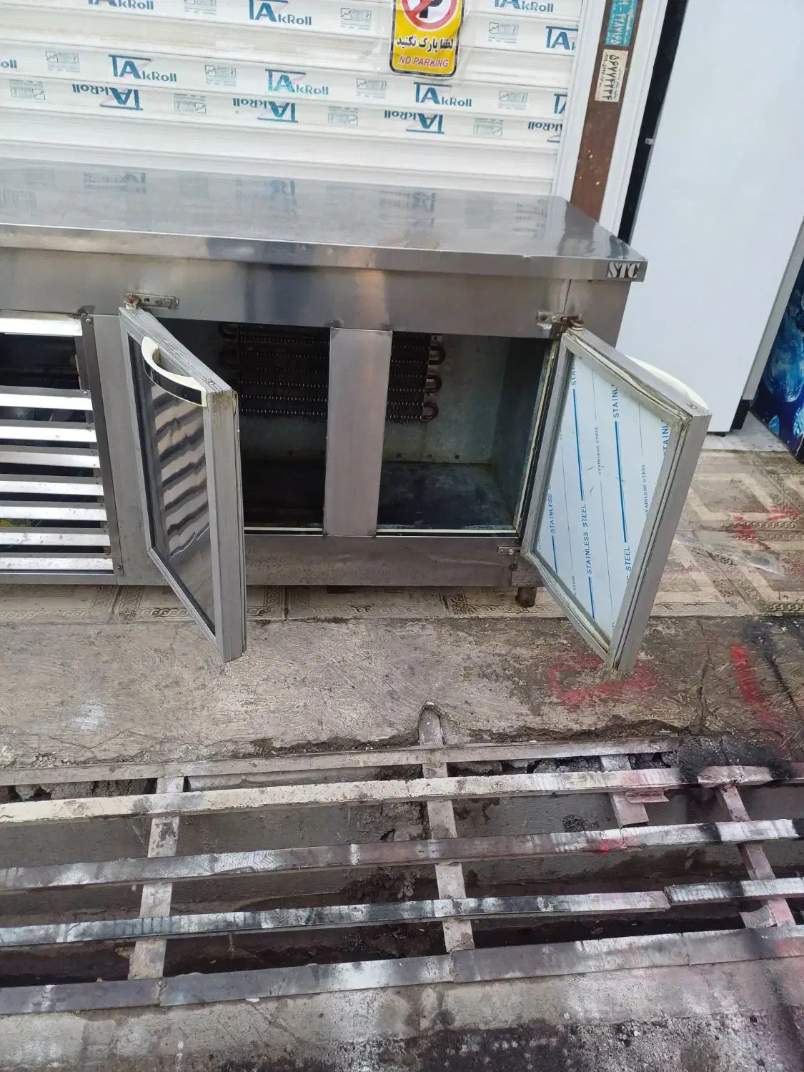 یخچال میز کاری تمام استیل درحد نو|فروشگاه و مغازه|نسیمشهر, |دیوار