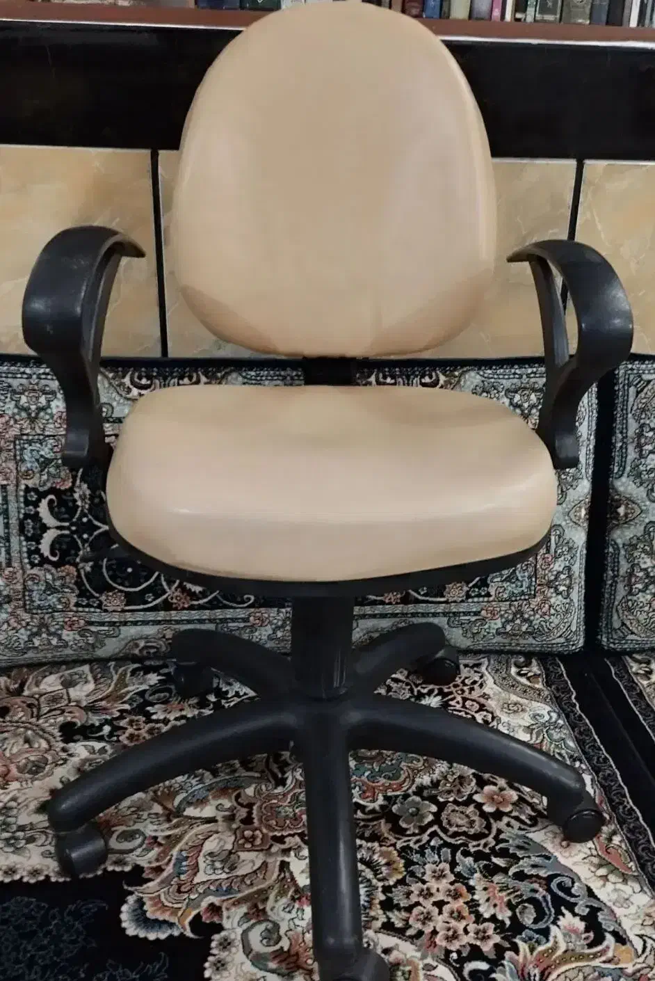 صندلی|مبلمان اداری|تربتحیدریه, شهرک ولیعصر|دیوار