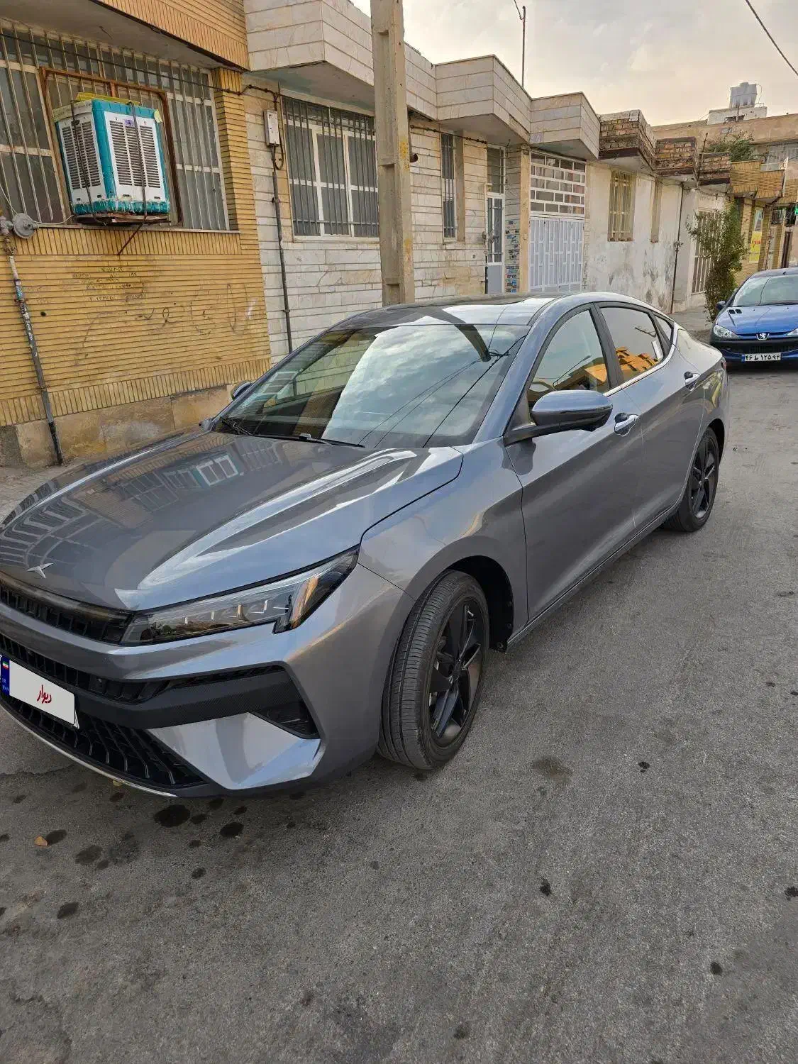 کی ام سی ۱۴۰۳ خاص ترین رنگ در حد صفر|خودرو سواری و وانت|شیراز, تندگویان|دیوار