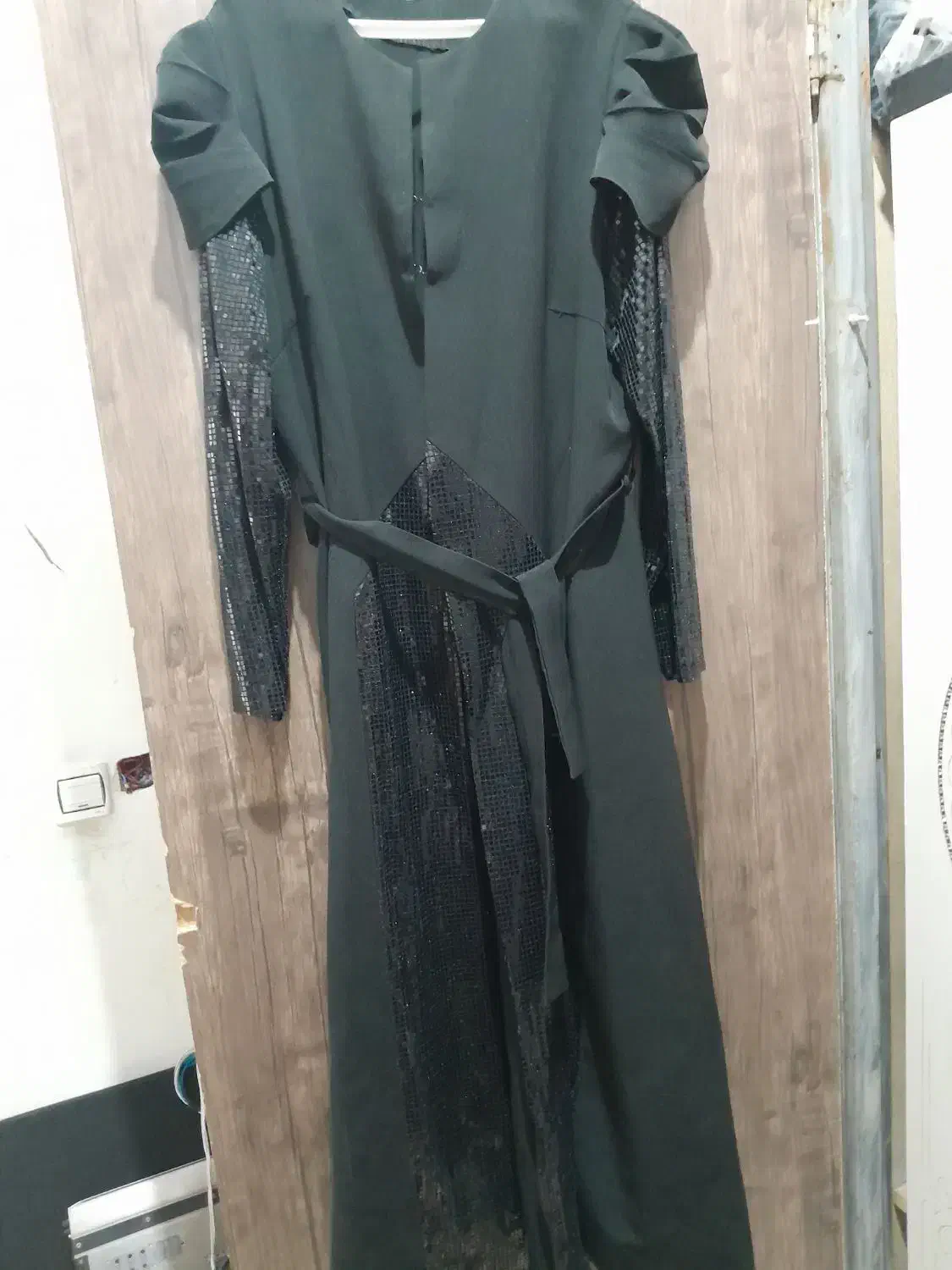 مانتو|لباس|رباط‌کریم, الارد|دیوار