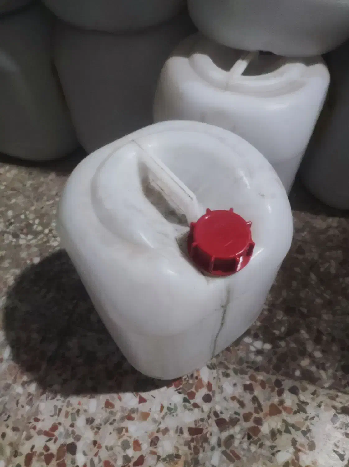 دبه ۲۰ لیتری|ظروف نگهدارنده، پلاستیکی، یک‌بارمصرف|بند زرک, |دیوار