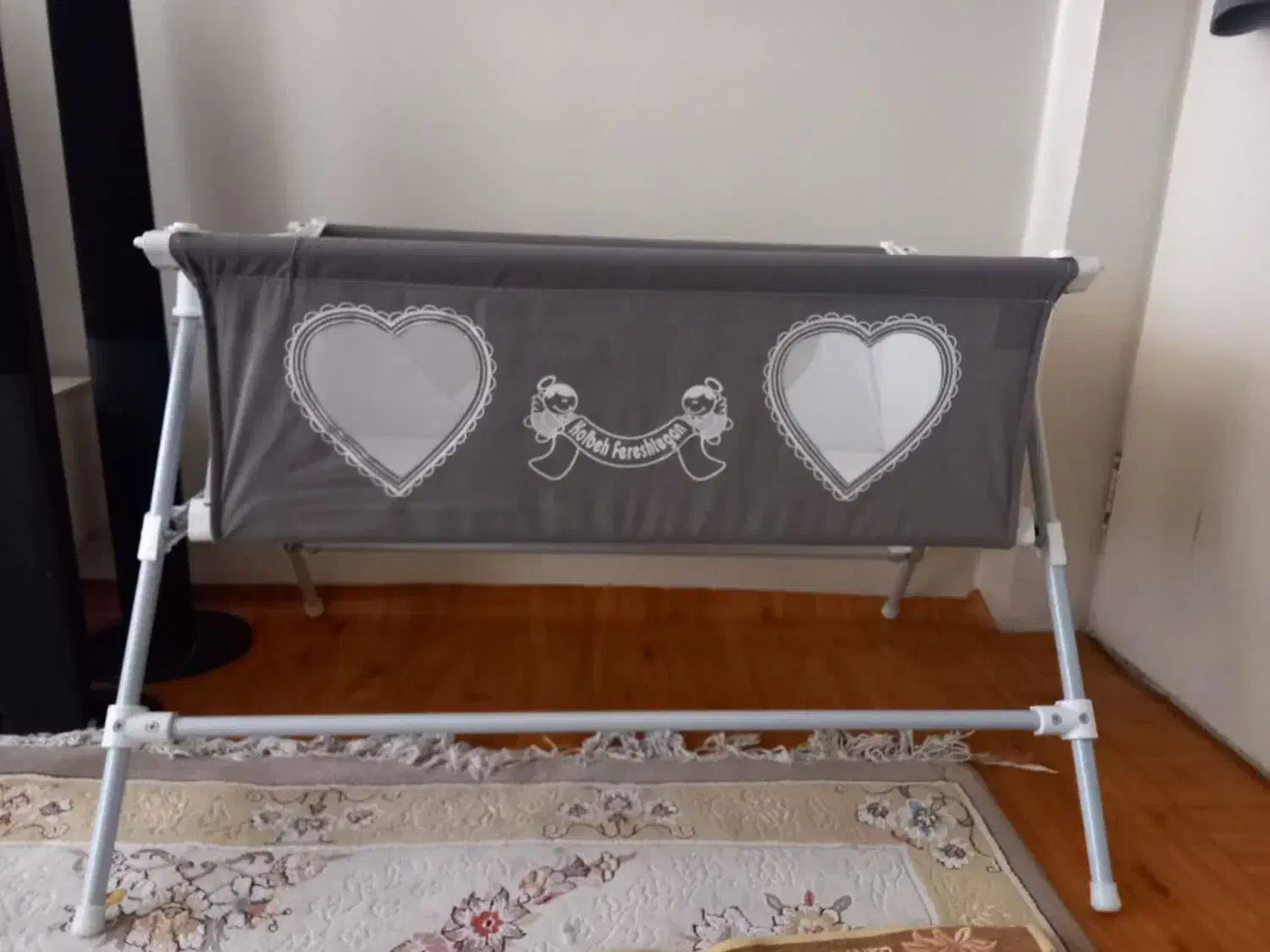 کریر.تخت|تخت و صندلی بچه|ری, دولتآباد|دیوار