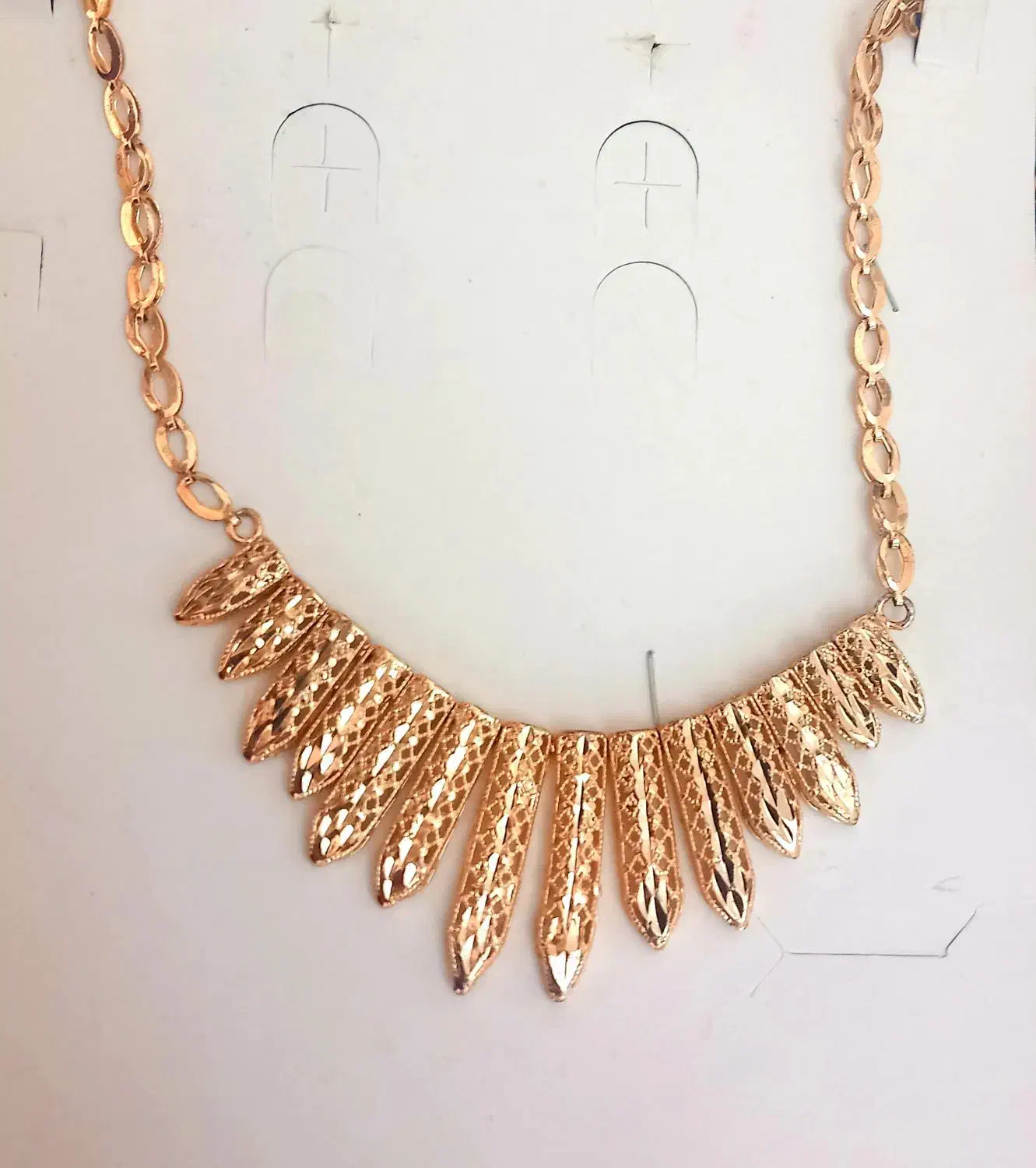 گردنبند|بدلیجات|کاشمر, |دیوار