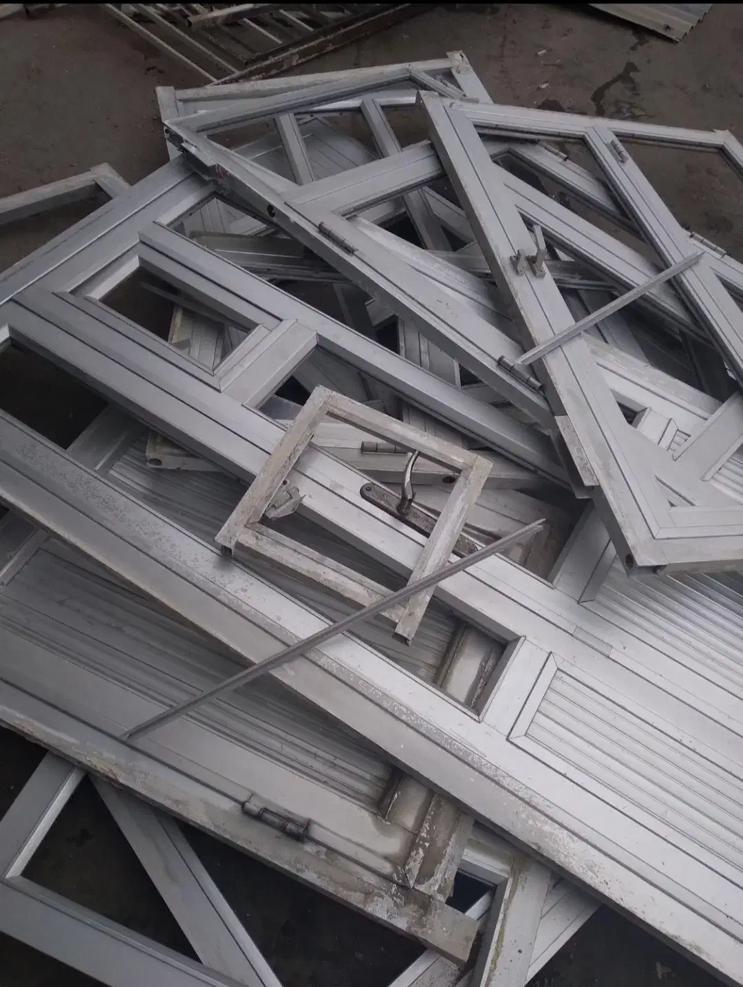 خرید و فروش ضایعات درب پنجره ای های آلمینیومی|عمده‌فروشی|بندرعباس, |دیوار