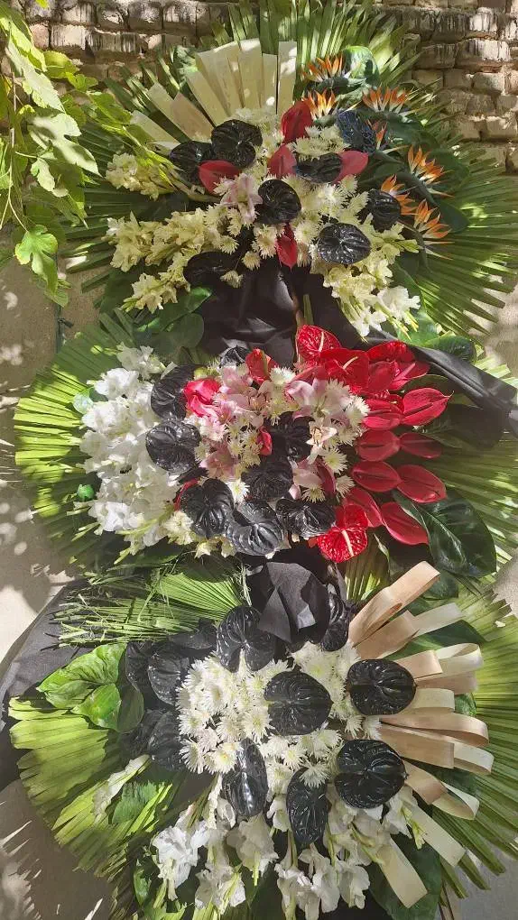 تاج گل مصنوعی ترحیم|گل مصنوعی|اراک, |دیوار