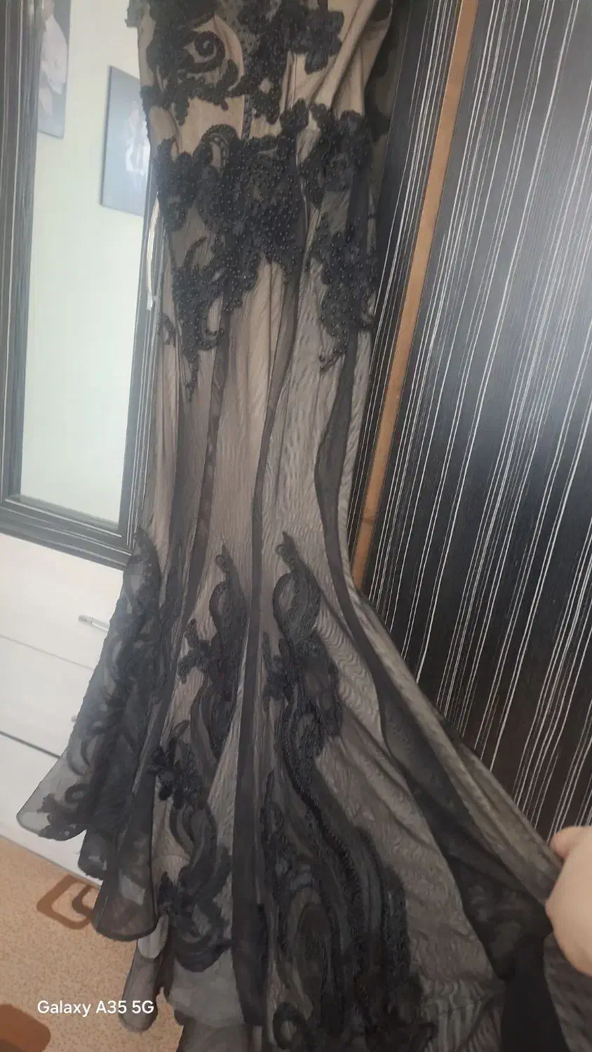 لباس مجلسی|لباس|رشت, کوی مهر|دیوار