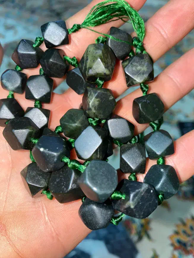 سنگ یشم|کلکسیون اشیاء عتیقه|ری, دولت‌آباد|دیوار